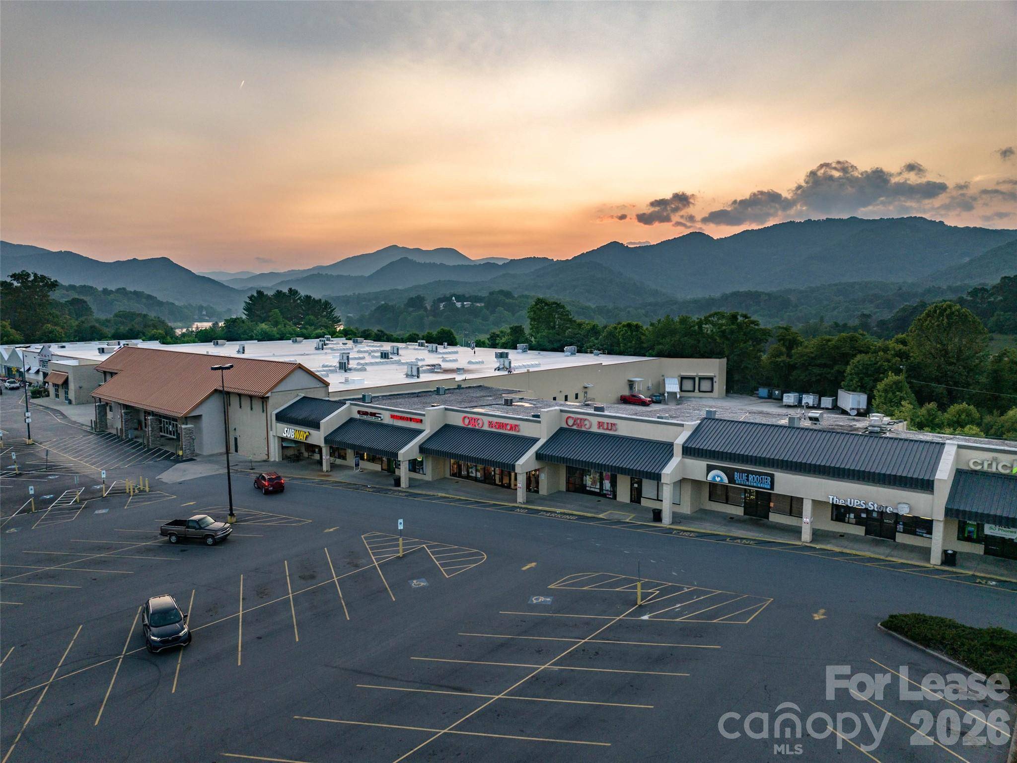 183 Paragon Pkwy #3A, Clyde, NC 28721