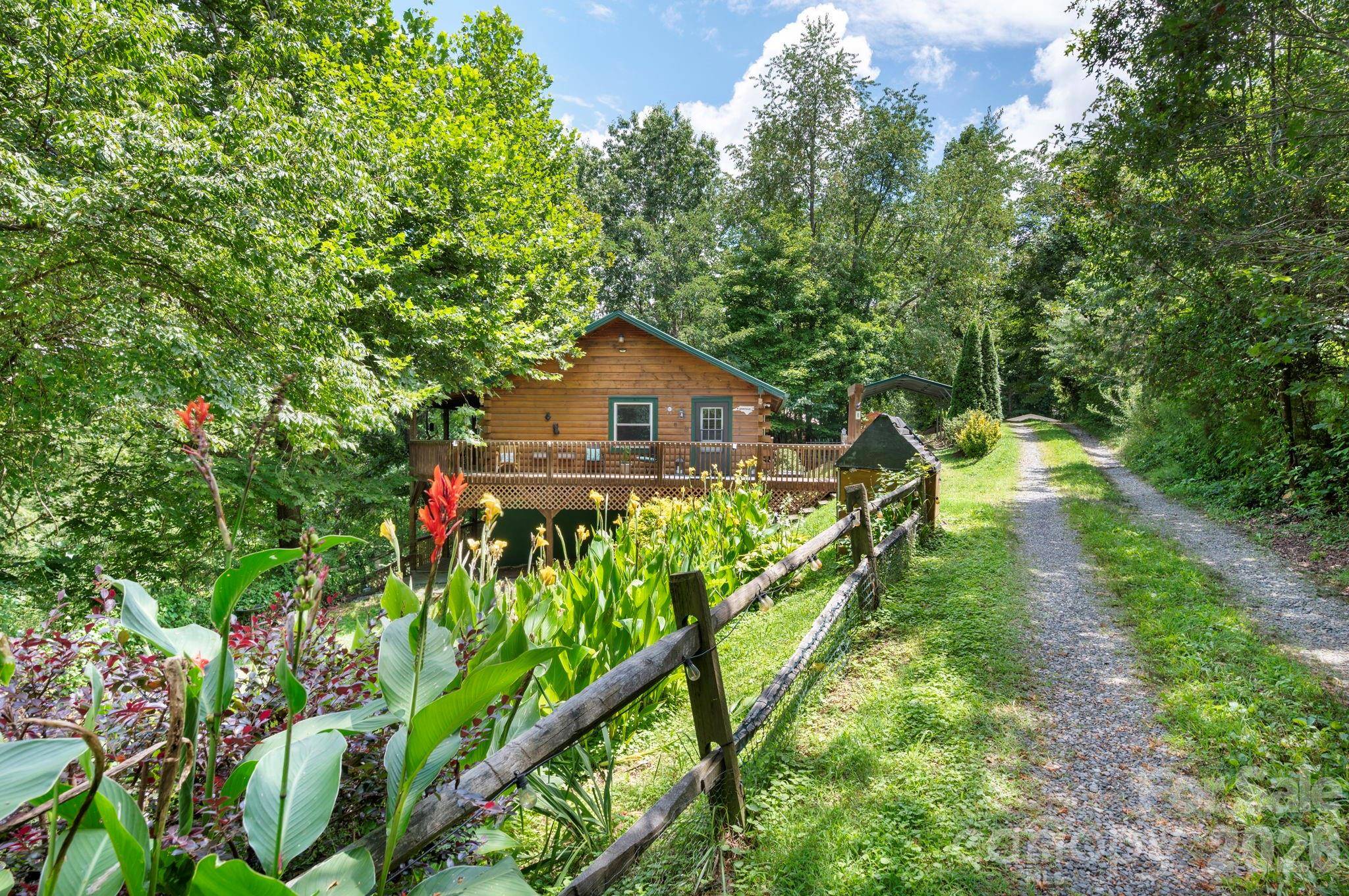 8 Blue Sky DR, Leicester, NC 28748