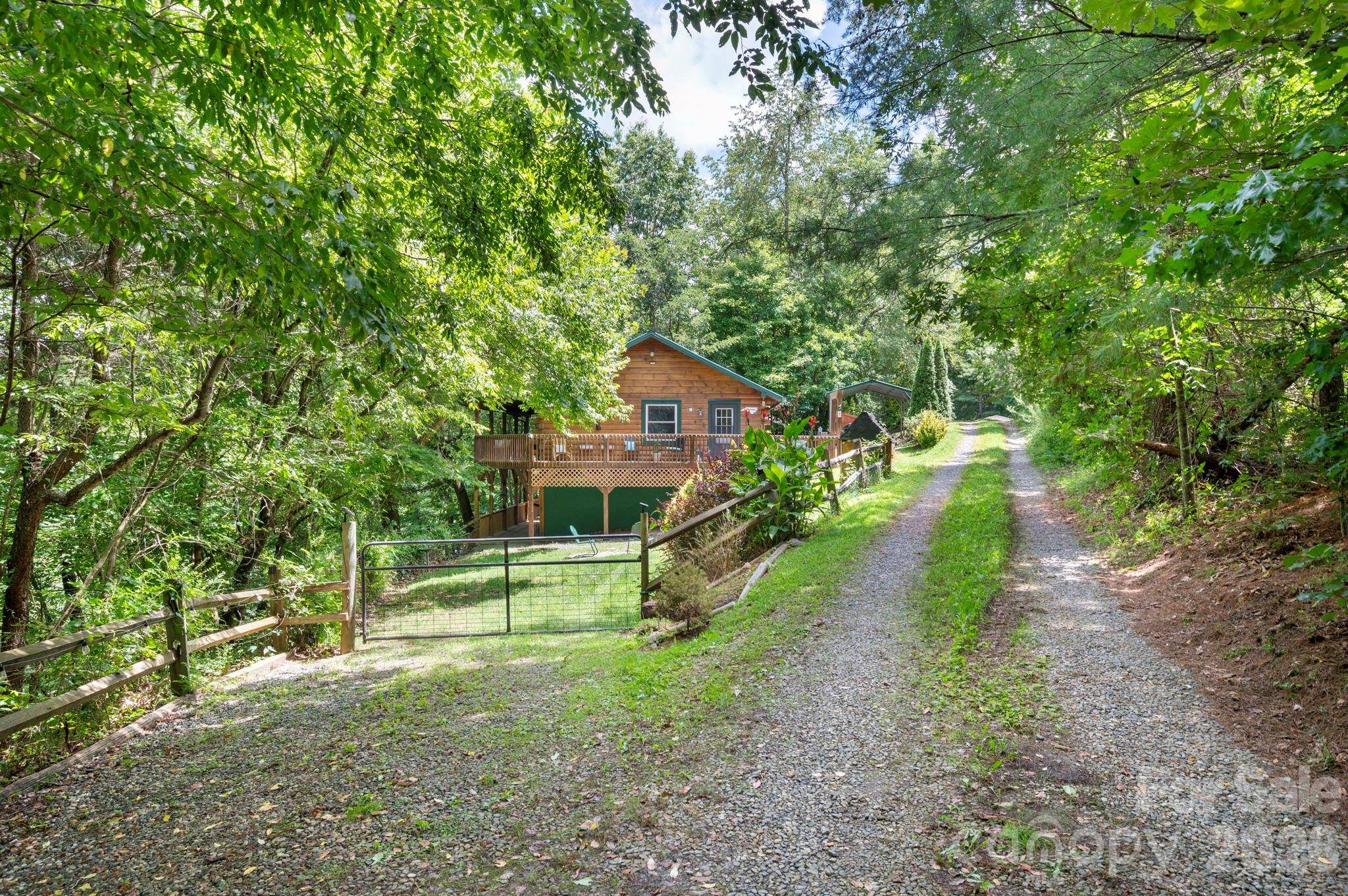 8 Blue Sky DR, Leicester, NC 28748