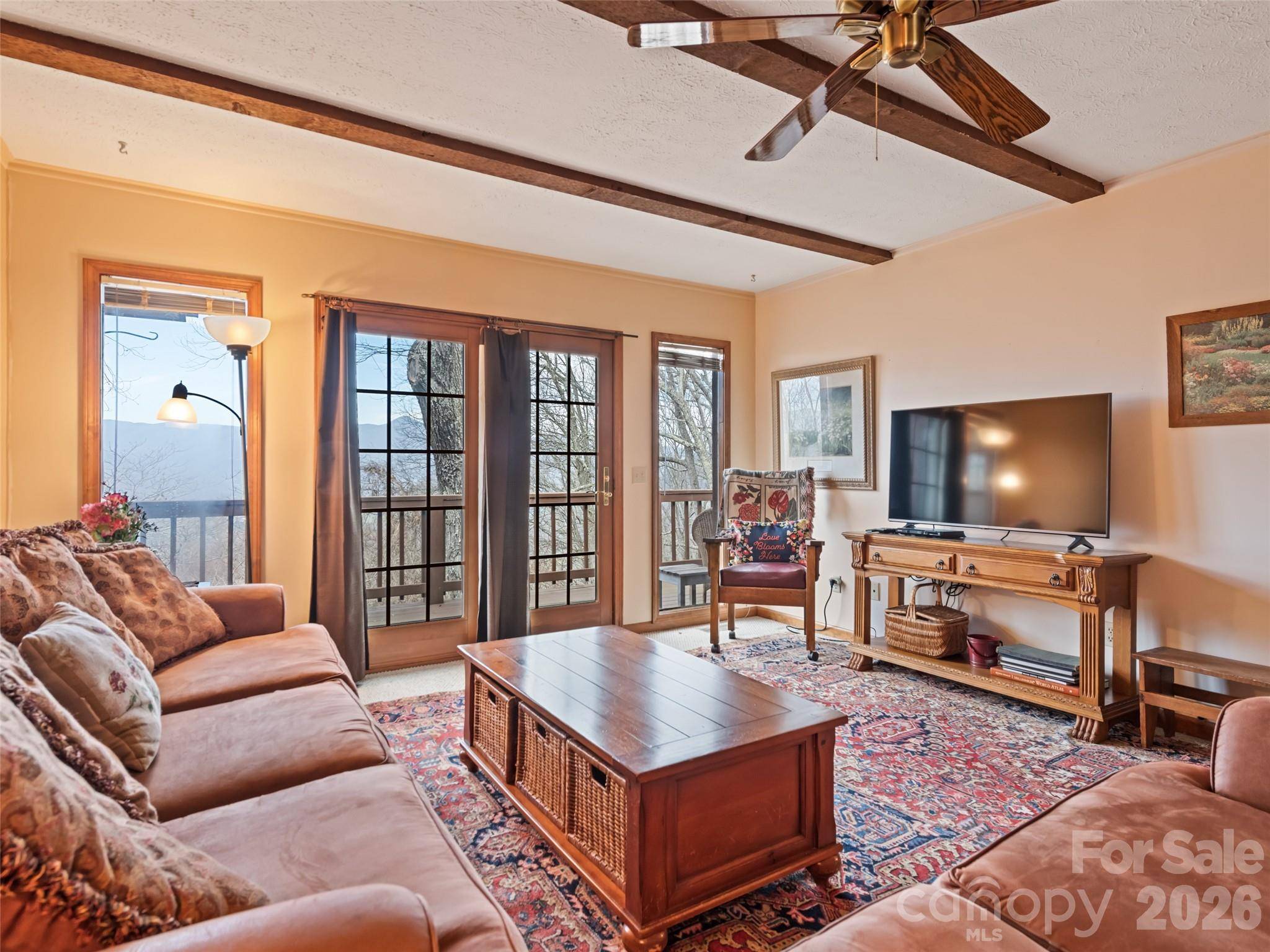 415 Treetop LN, Waynesville, NC 28785