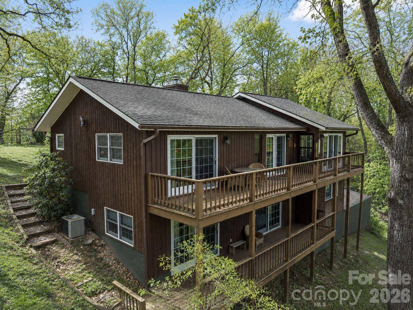 415 Treetop LN, Waynesville, NC 28785