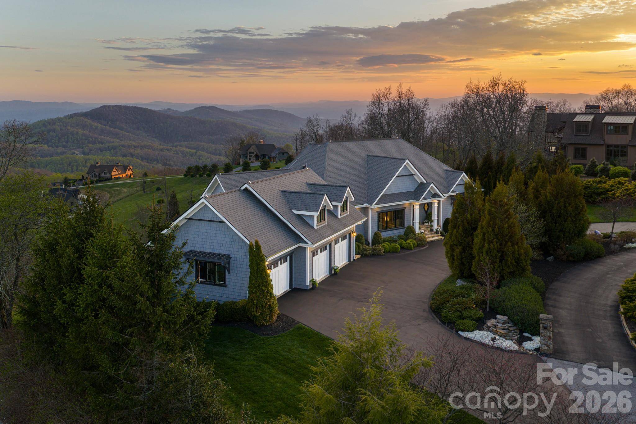 89 N Snow Ridge DR, Hendersonville, NC 28792