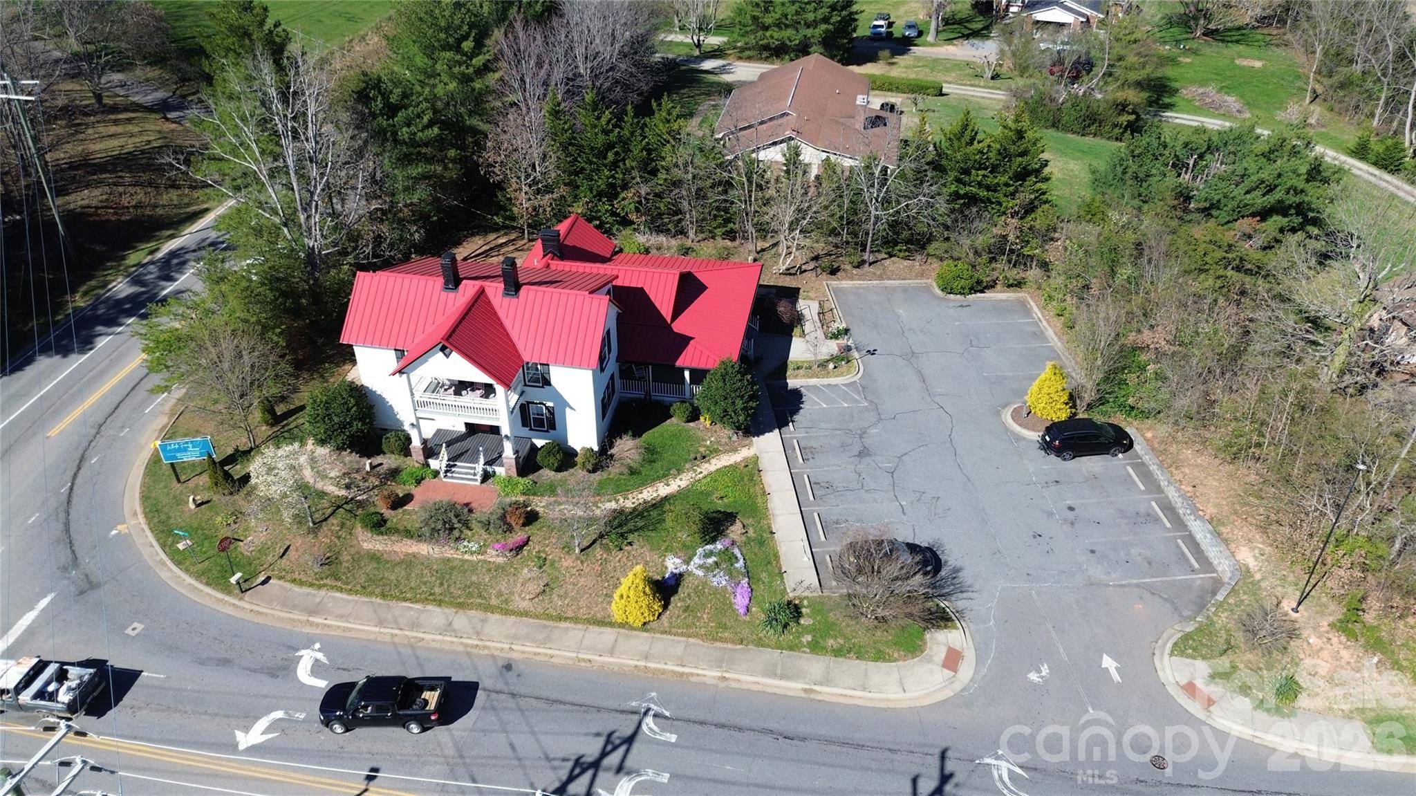 4 Northcrest DR, Weaverville, NC 28787