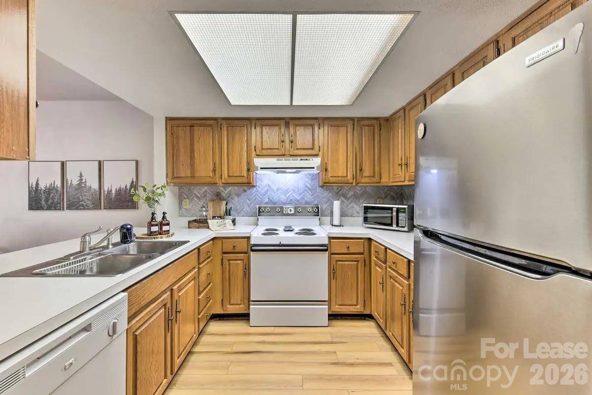 106 Sage CT, Maggie Valley, NC 28716