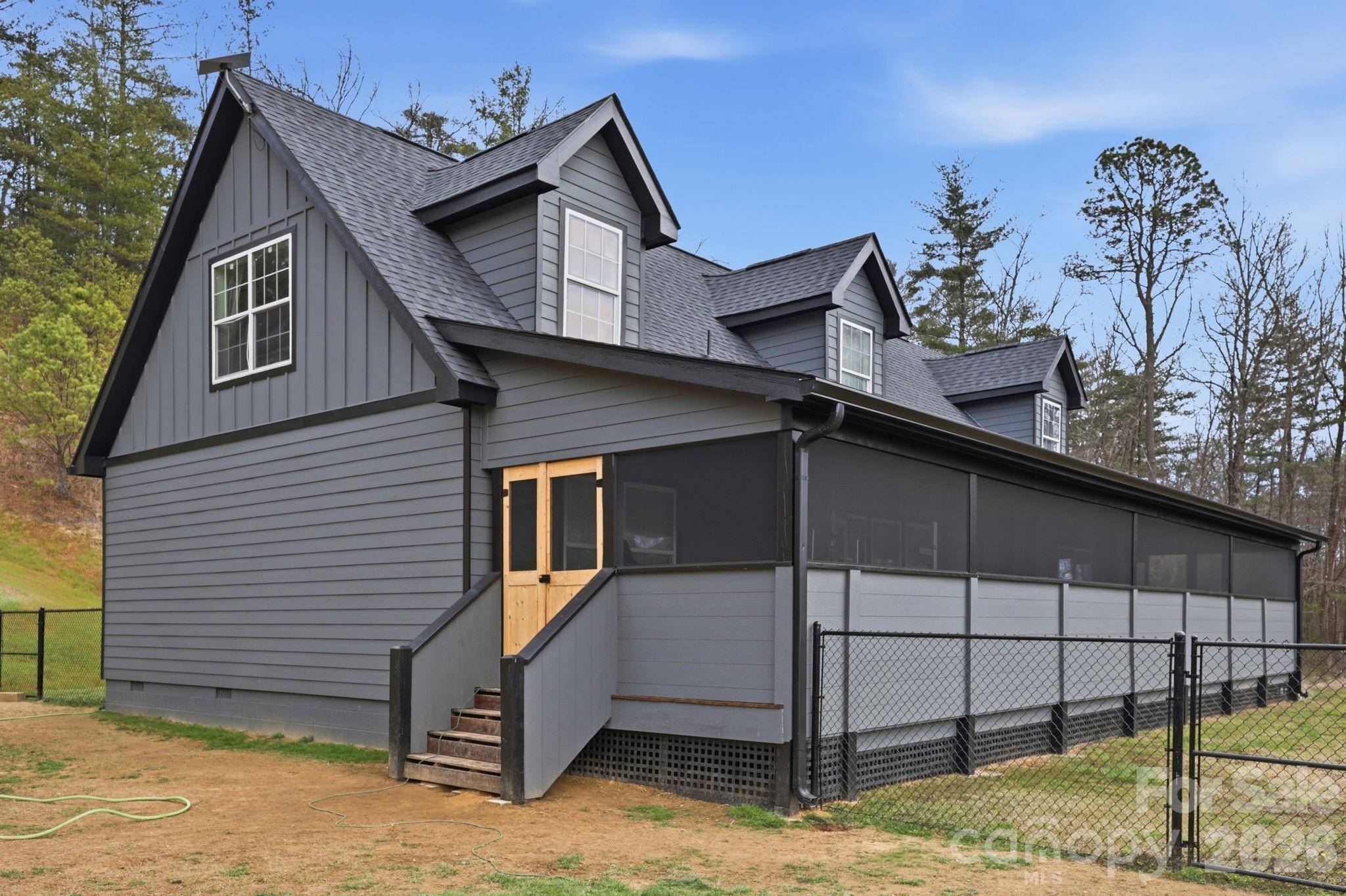 67 Nimitz DR, Brevard, NC 28712