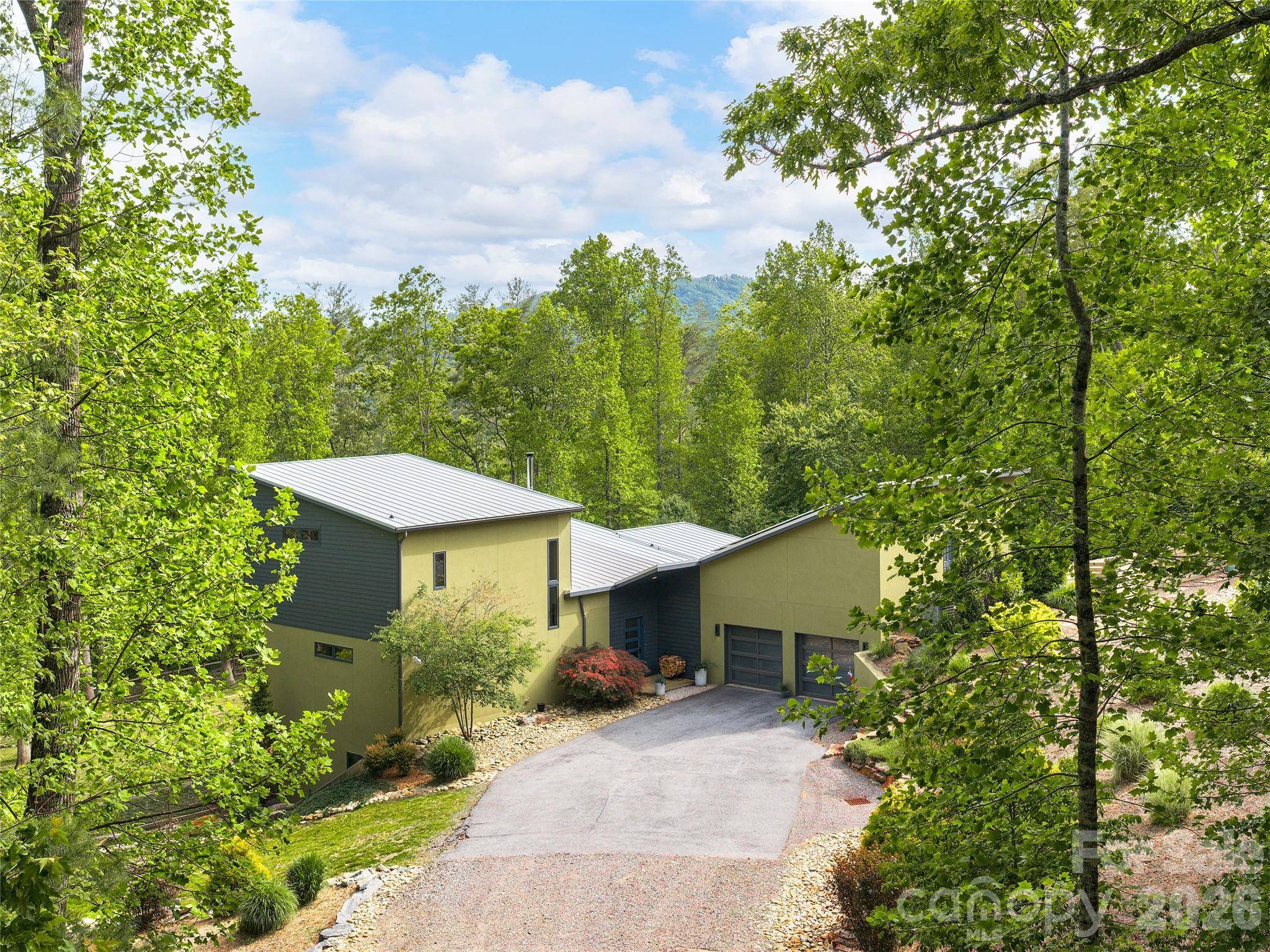 15 Sourwood LN, Fletcher, NC 28732