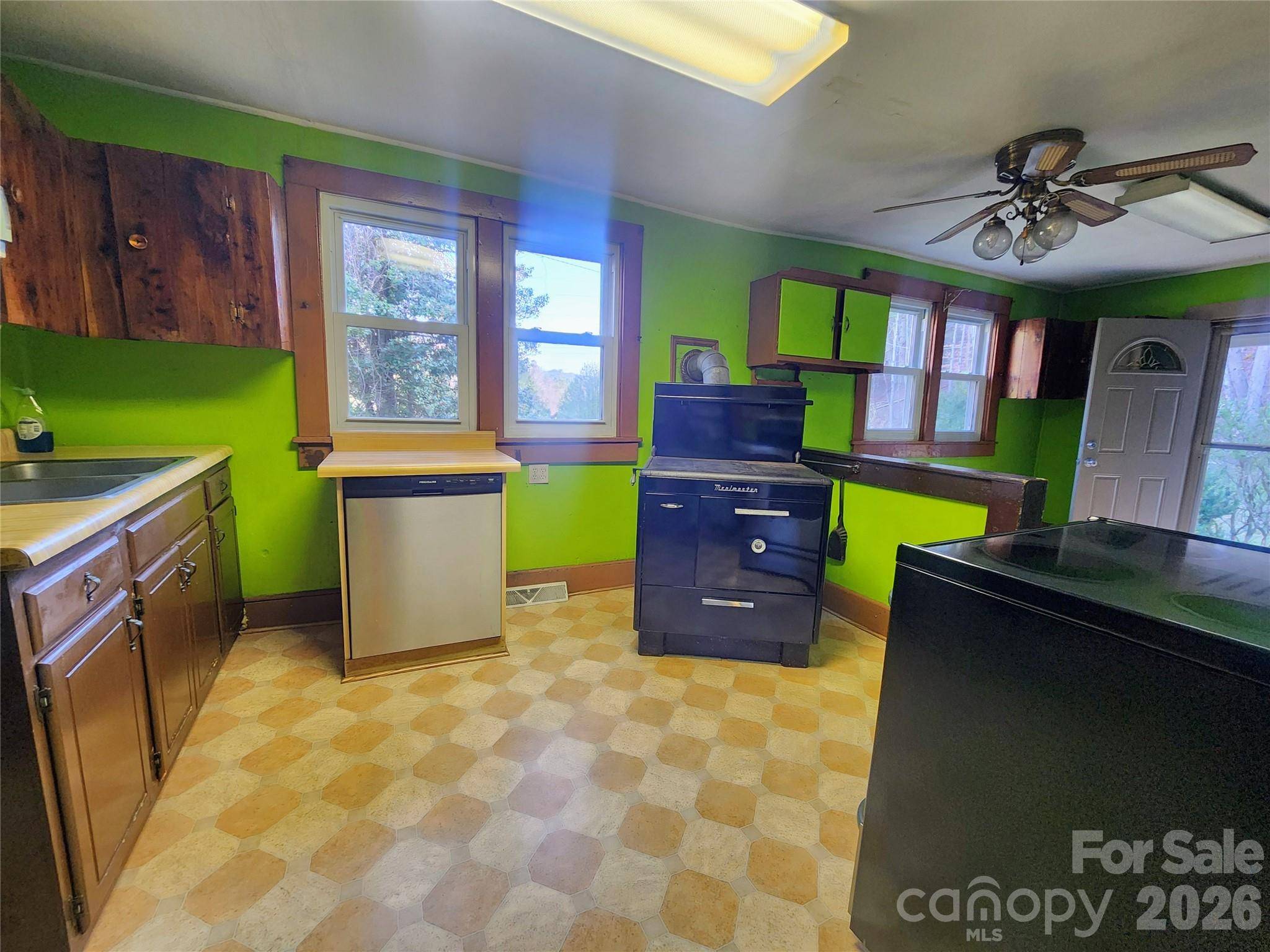 1025 Chandler Cove RD, Marshall, NC 28753