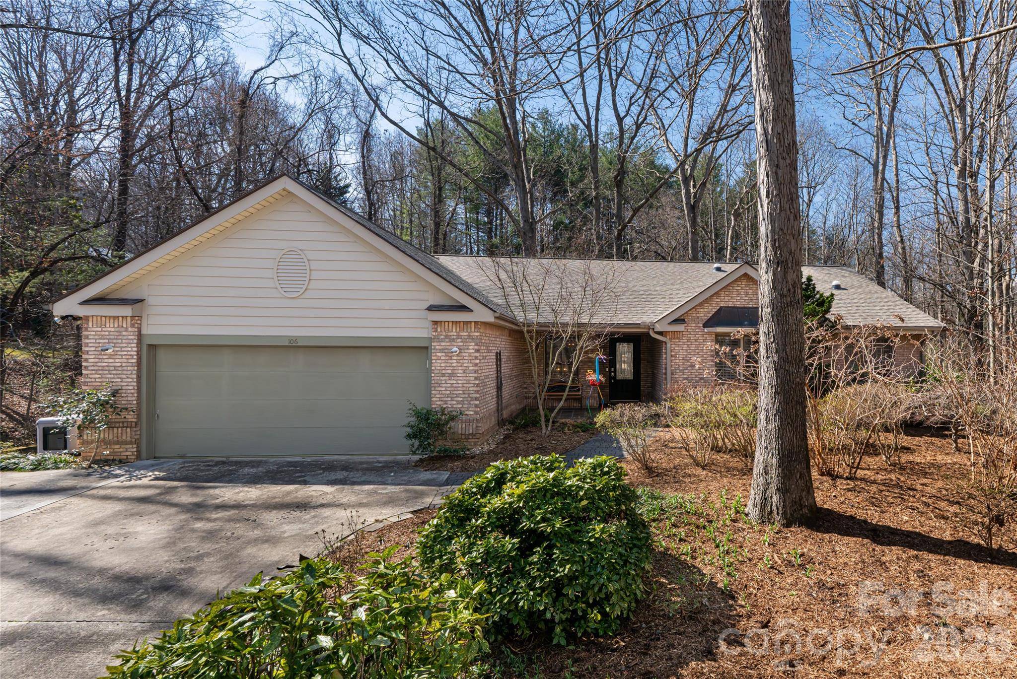 106 Oak Hollow CT, Asheville, NC 28805