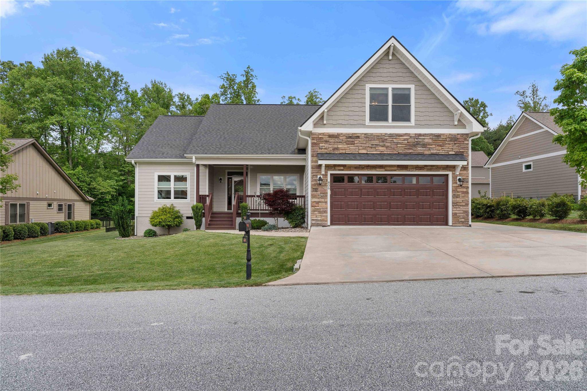 806 Blacksmith Run DR, Hendersonville, NC 28792