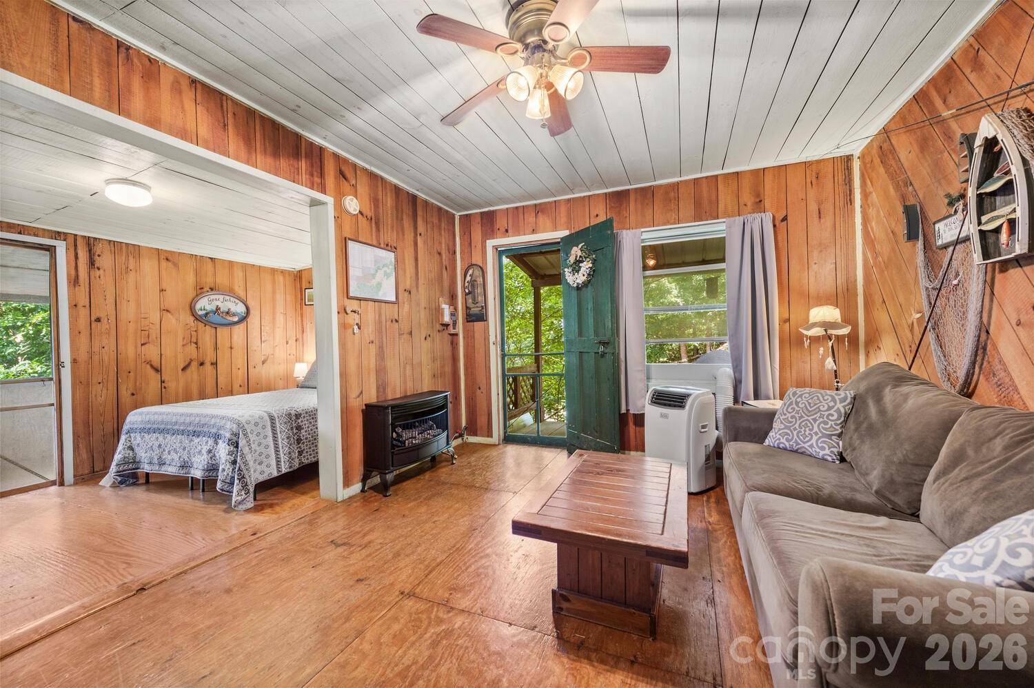 264 Rebel DR, Hot Springs, NC 28743