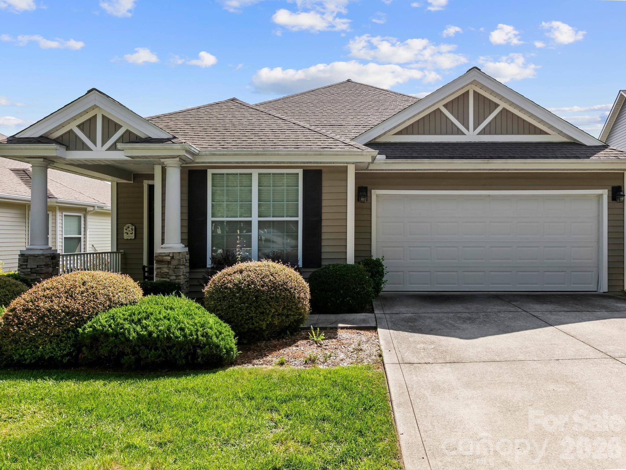 7 Eagle Creek TRL S, Flat Rock, NC 28731