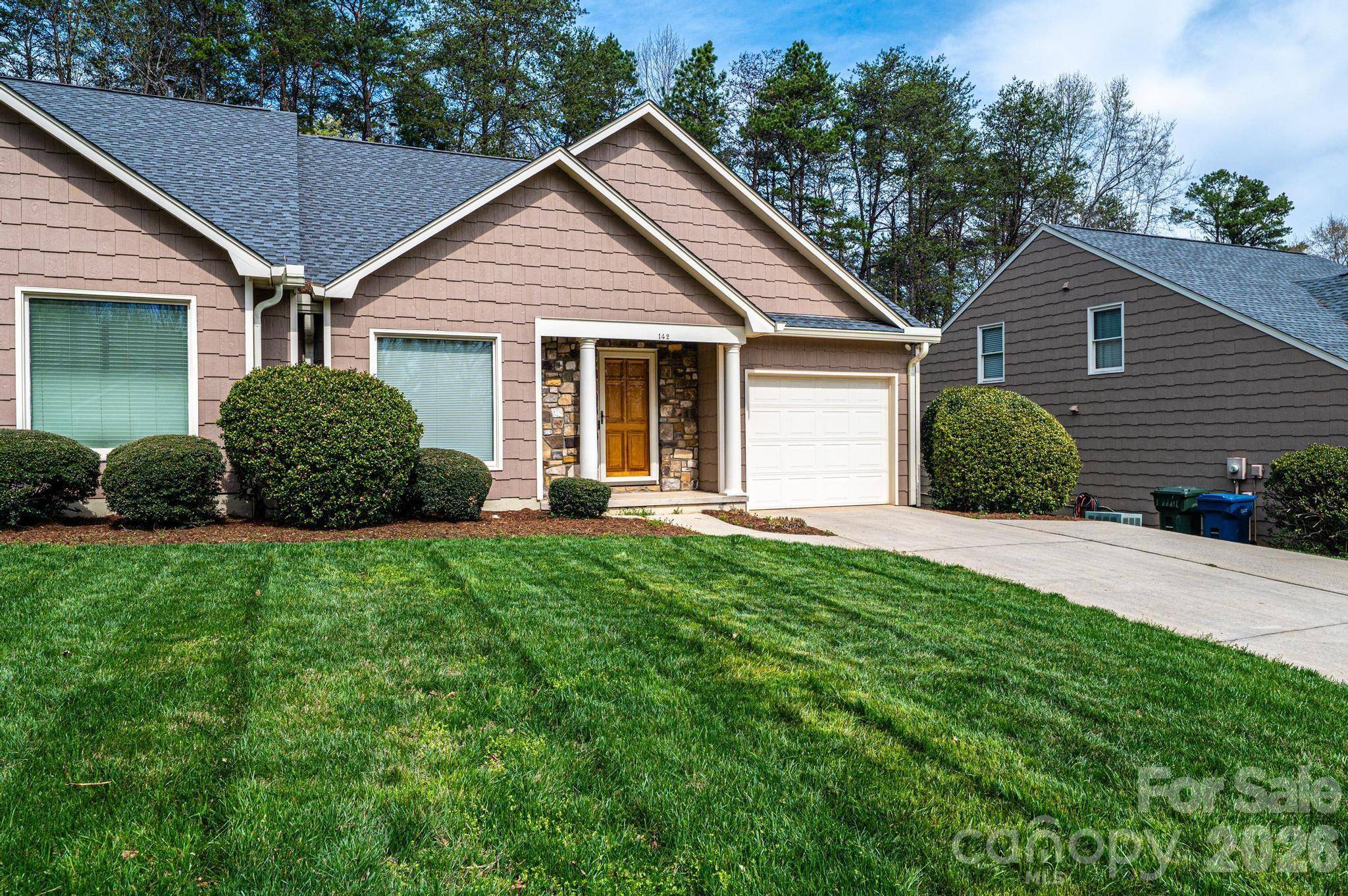 142 39th Avenue CT NW, Hickory, NC 28601