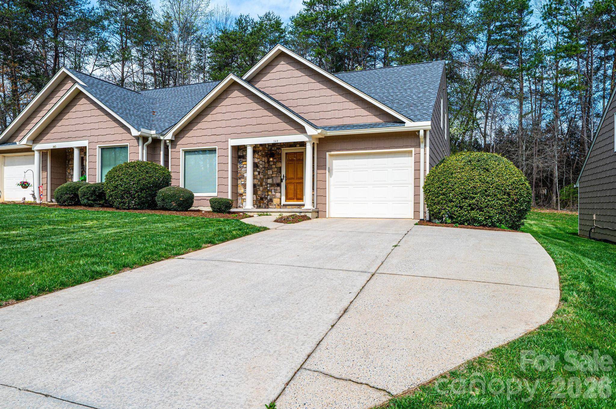 142 39th Avenue CT NW, Hickory, NC 28601