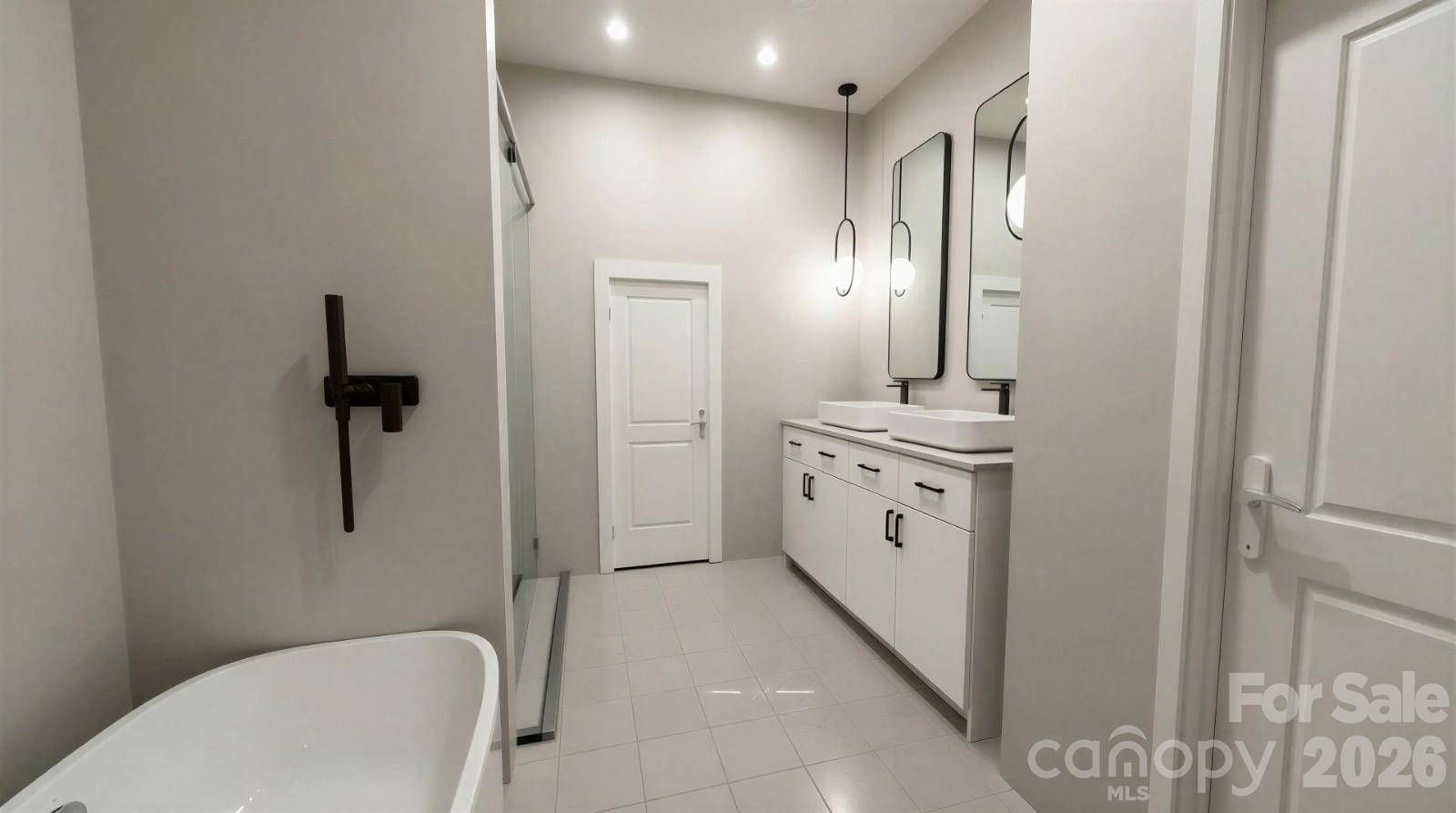 753 Chatsworth CIR, Lenoir, NC 28645