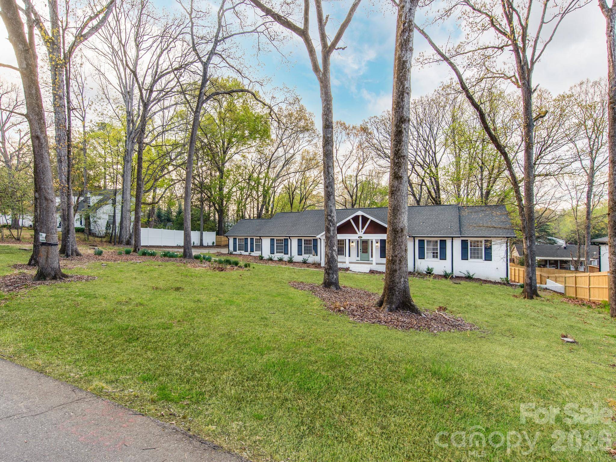 1632 Burtonwood CIR, Charlotte, NC 28212