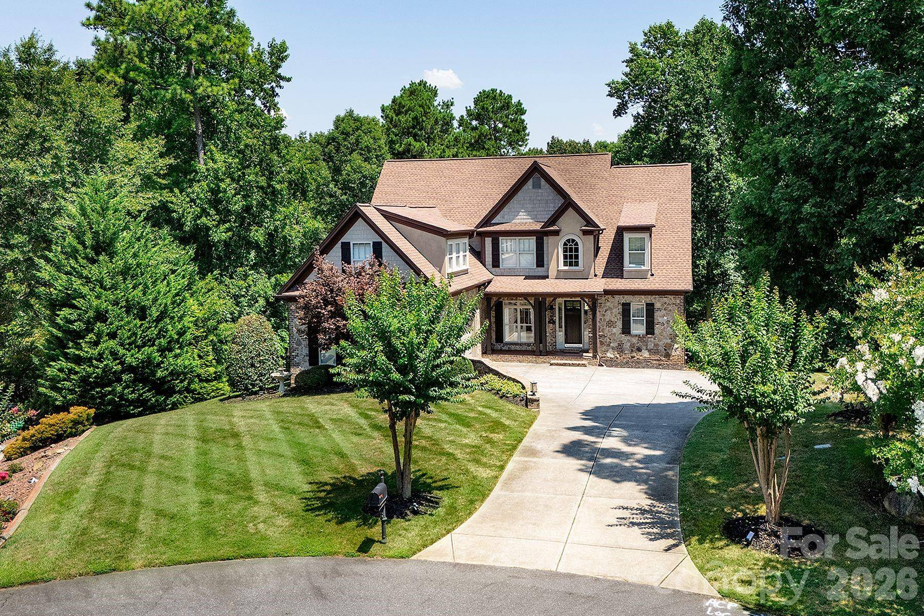 394 Stone Cliff LN, Lake Wylie, SC 29710