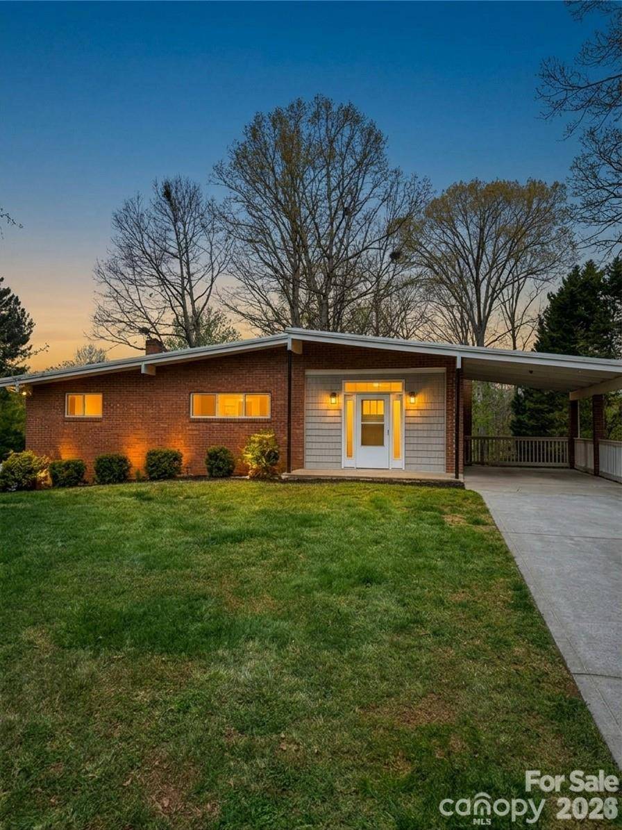 3743 Crosland RD, Winston Salem, NC 27106