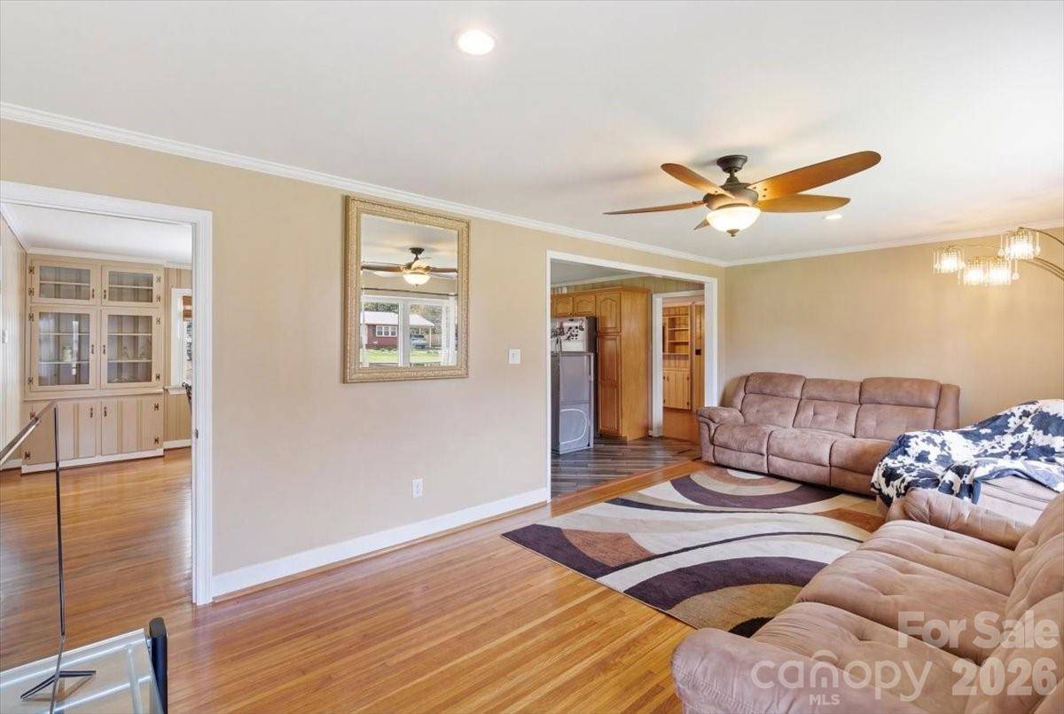 345 S Magnolia ST, Mooresville, NC 28115
