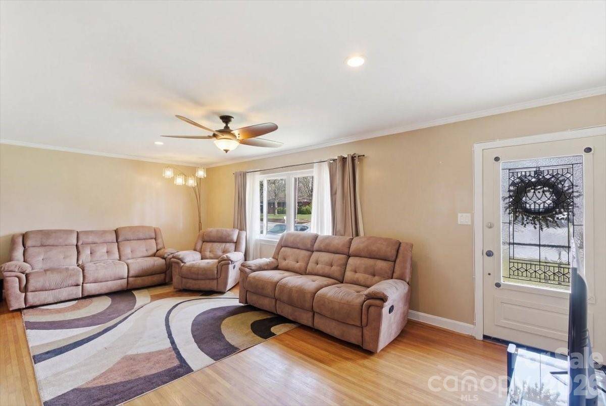 345 S Magnolia ST, Mooresville, NC 28115
