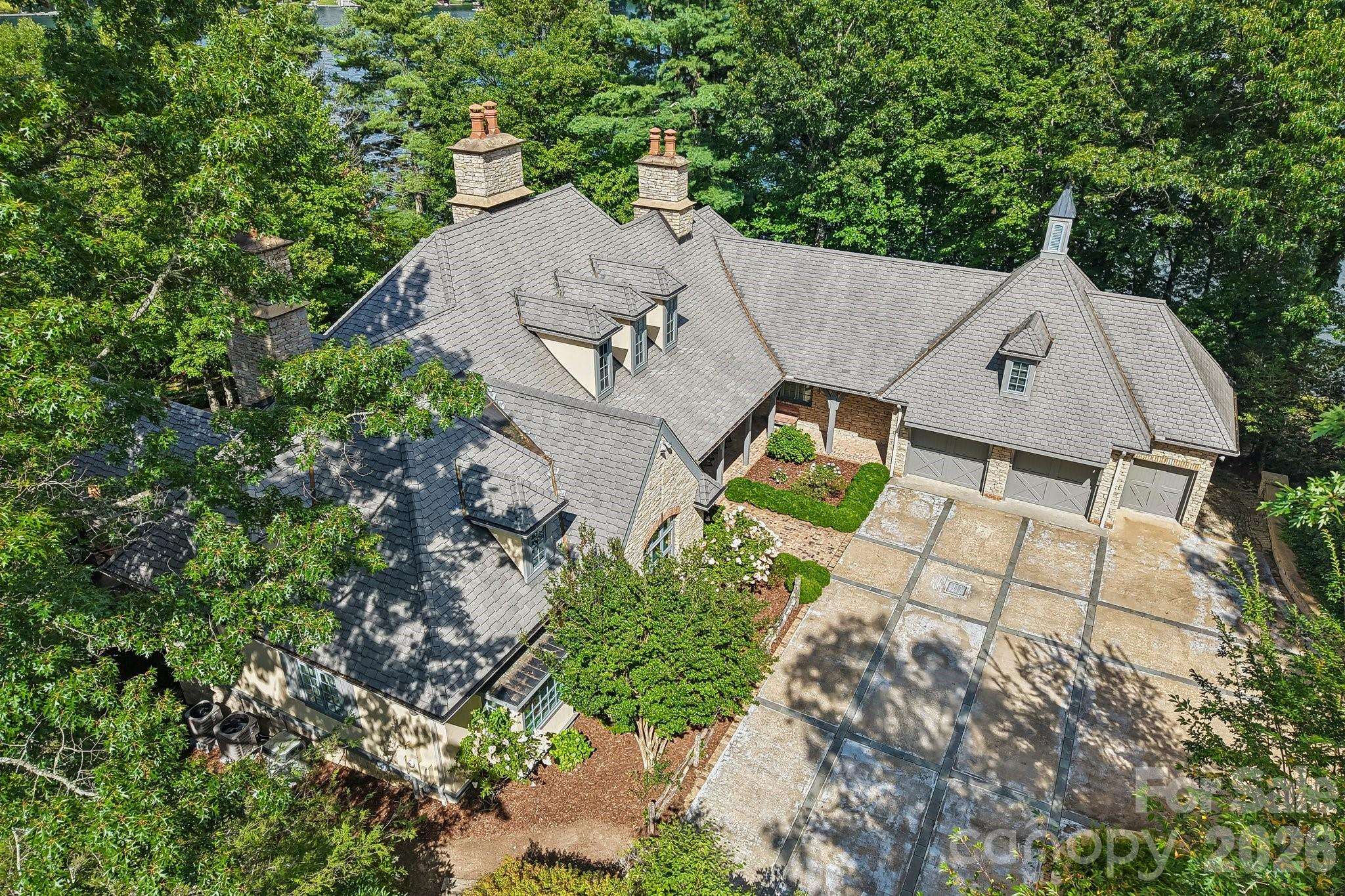 138 Indian TRCE, Lake Toxaway, NC 28747