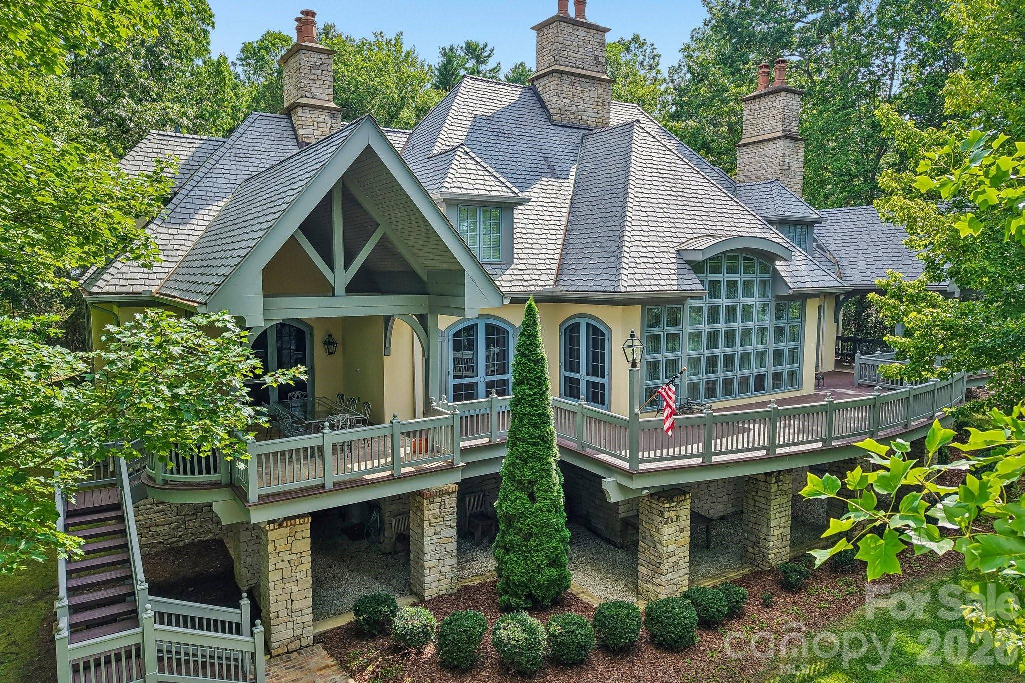 138 Indian TRCE, Lake Toxaway, NC 28747