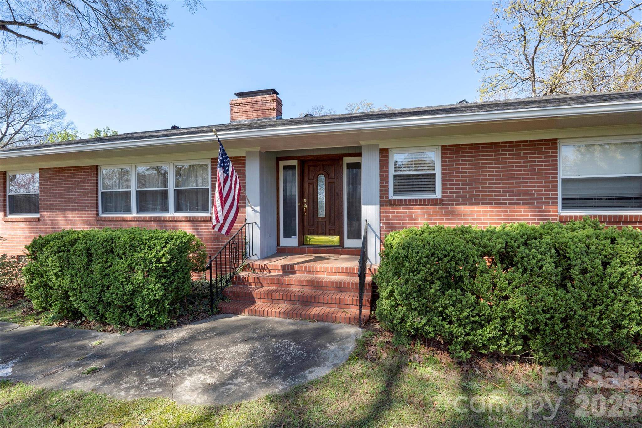 2108 S Cannon BLVD, Kannapolis, NC 28083