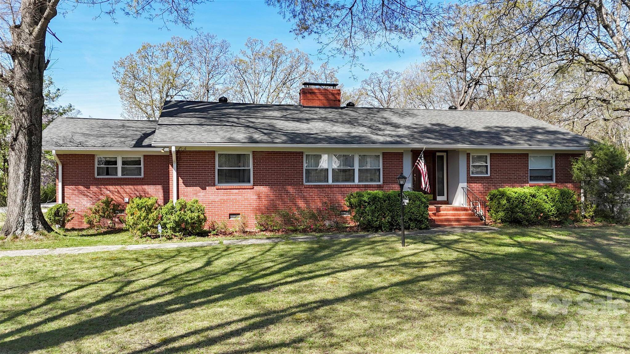 2108 S Cannon BLVD, Kannapolis, NC 28083