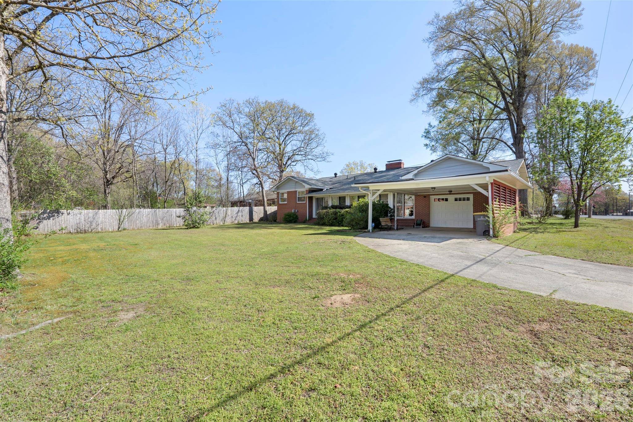 2108 S Cannon BLVD, Kannapolis, NC 28083