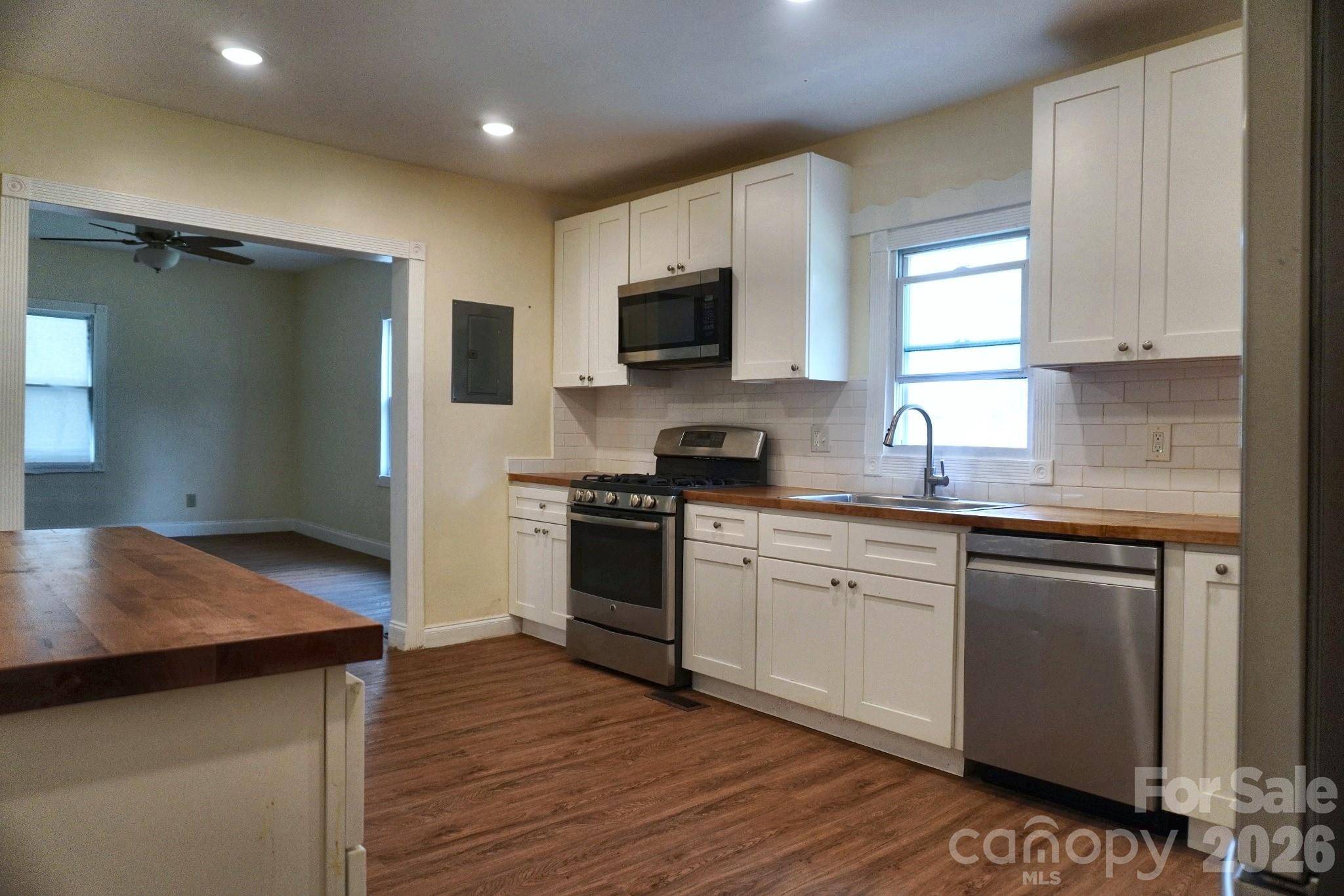 415 E Georgia AVE, Bessemer City, NC 28016