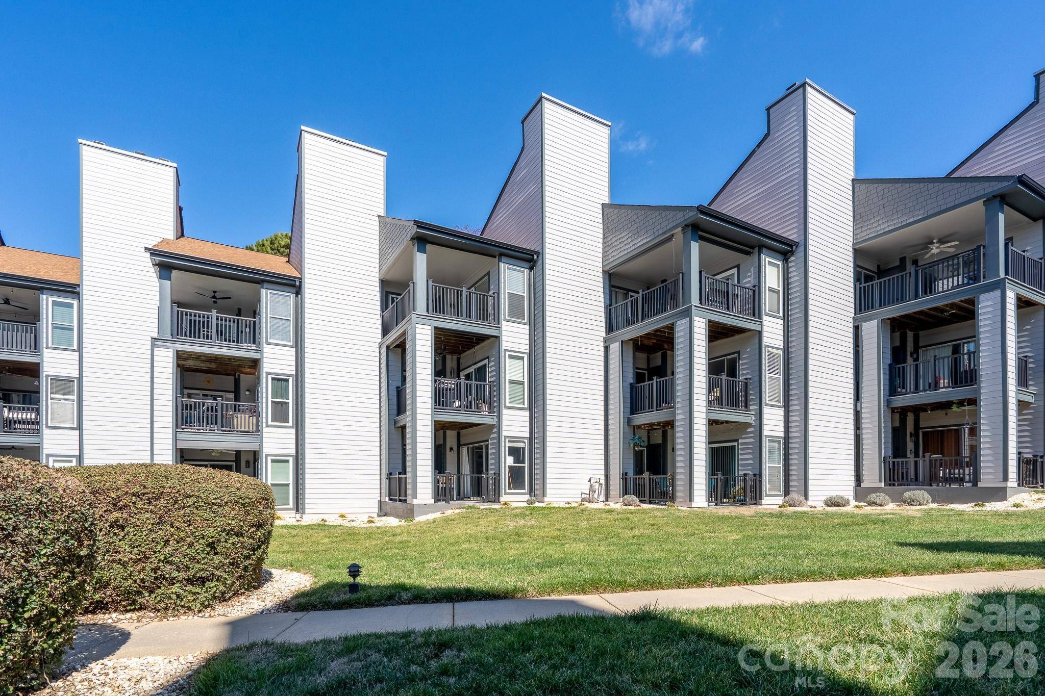 18851 Vineyard Point LN, Cornelius, NC 28031