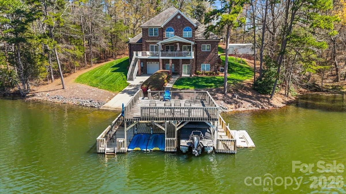 704 Shoreline DR, New London, NC 28127