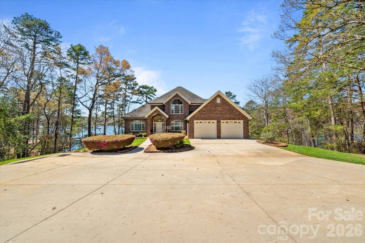 704 Shoreline DR, New London, NC 28127