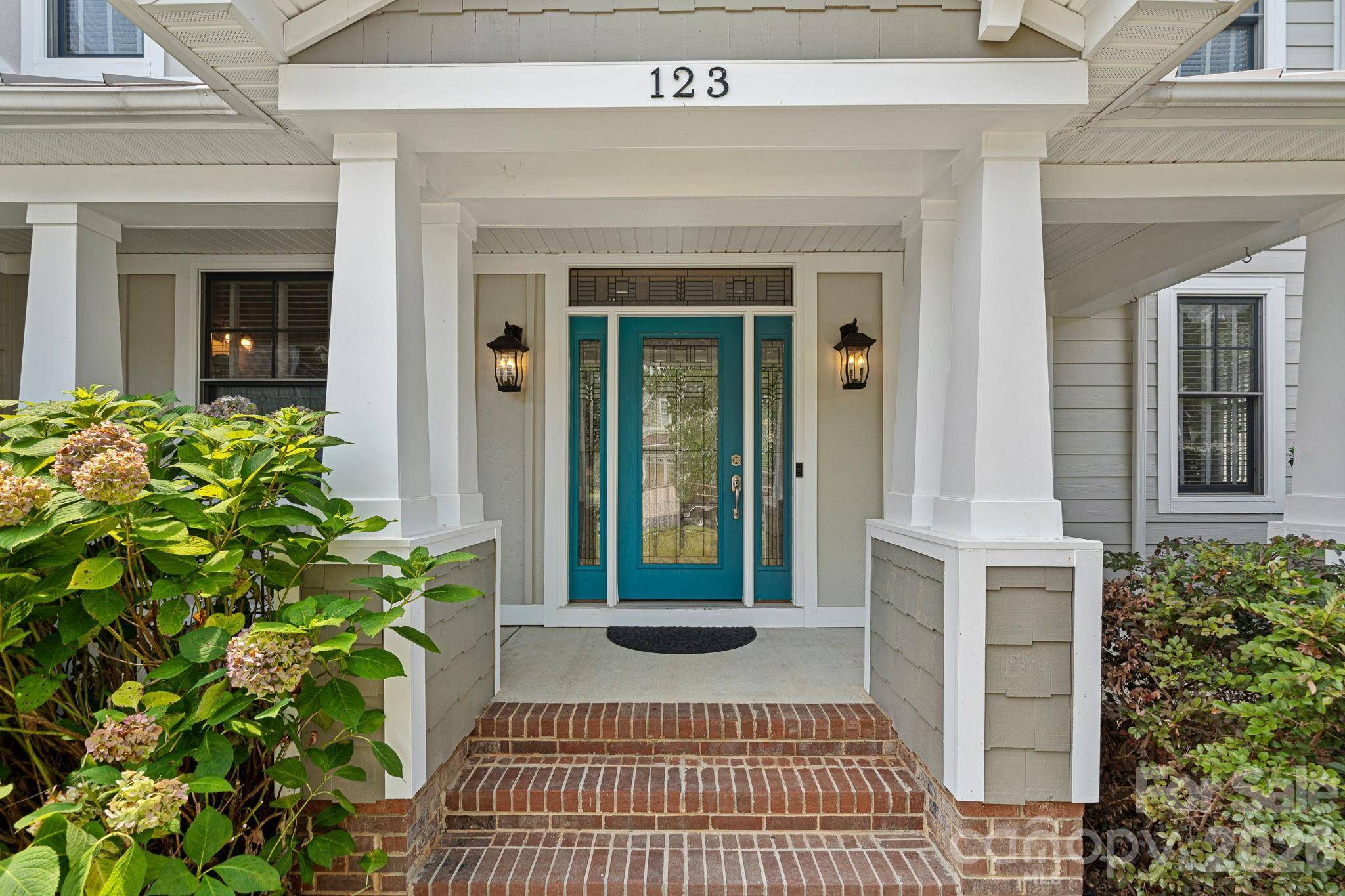 123 Hedgewood DR, Mooresville, NC 28115