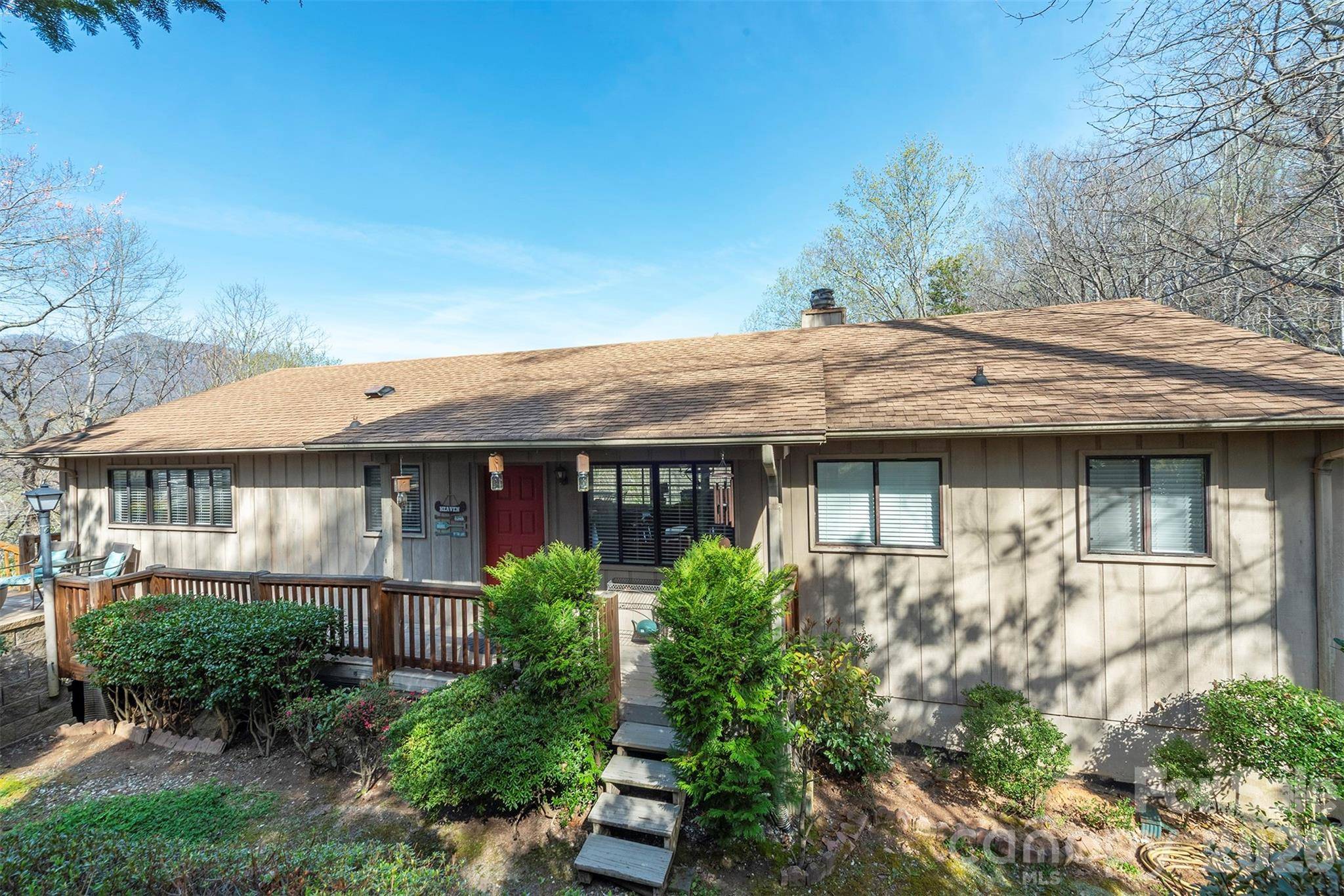145 White Pine DR, Lake Lure, NC 28746