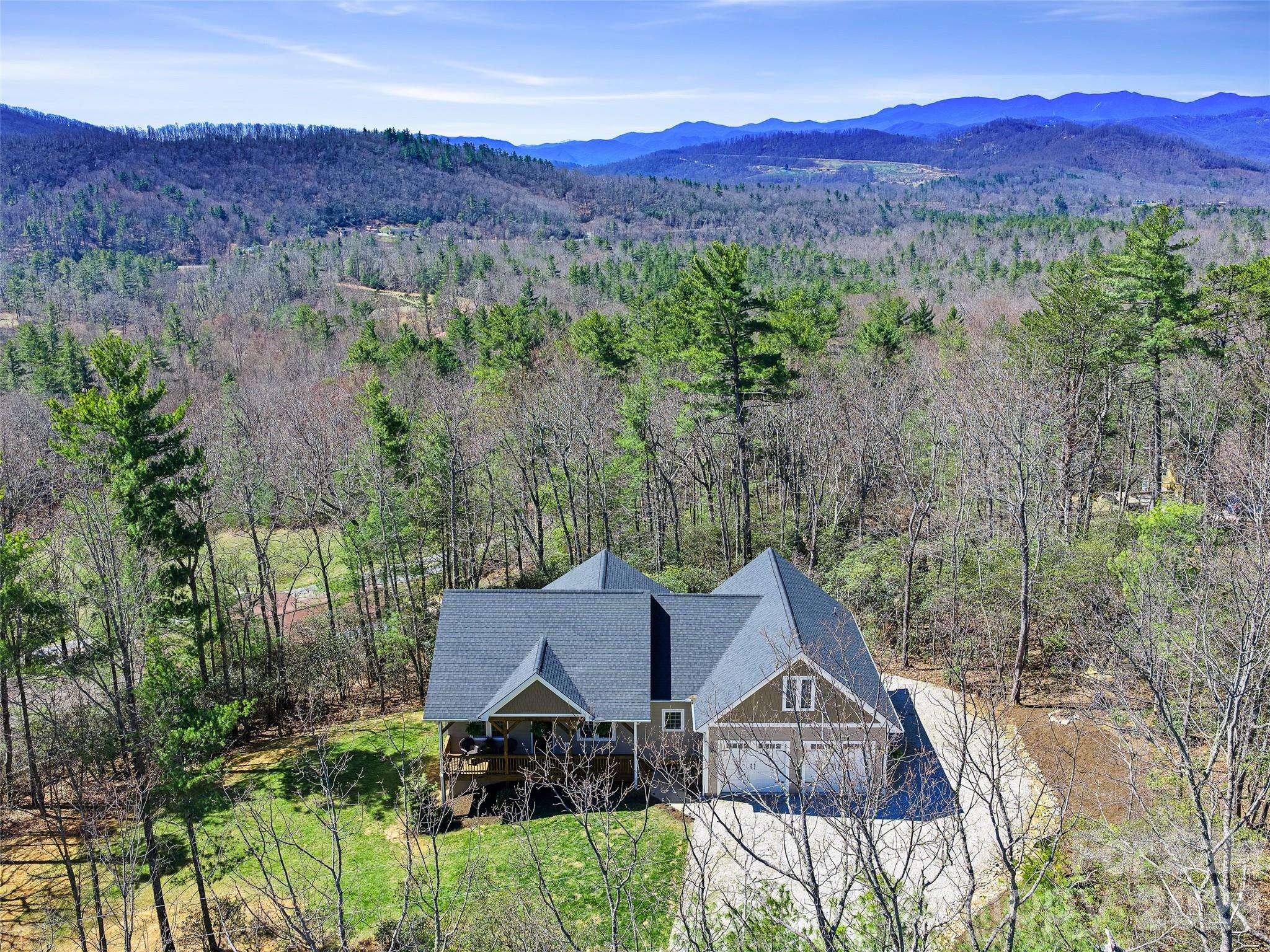 111 Wipprecht DR, Spruce Pine, NC 28777