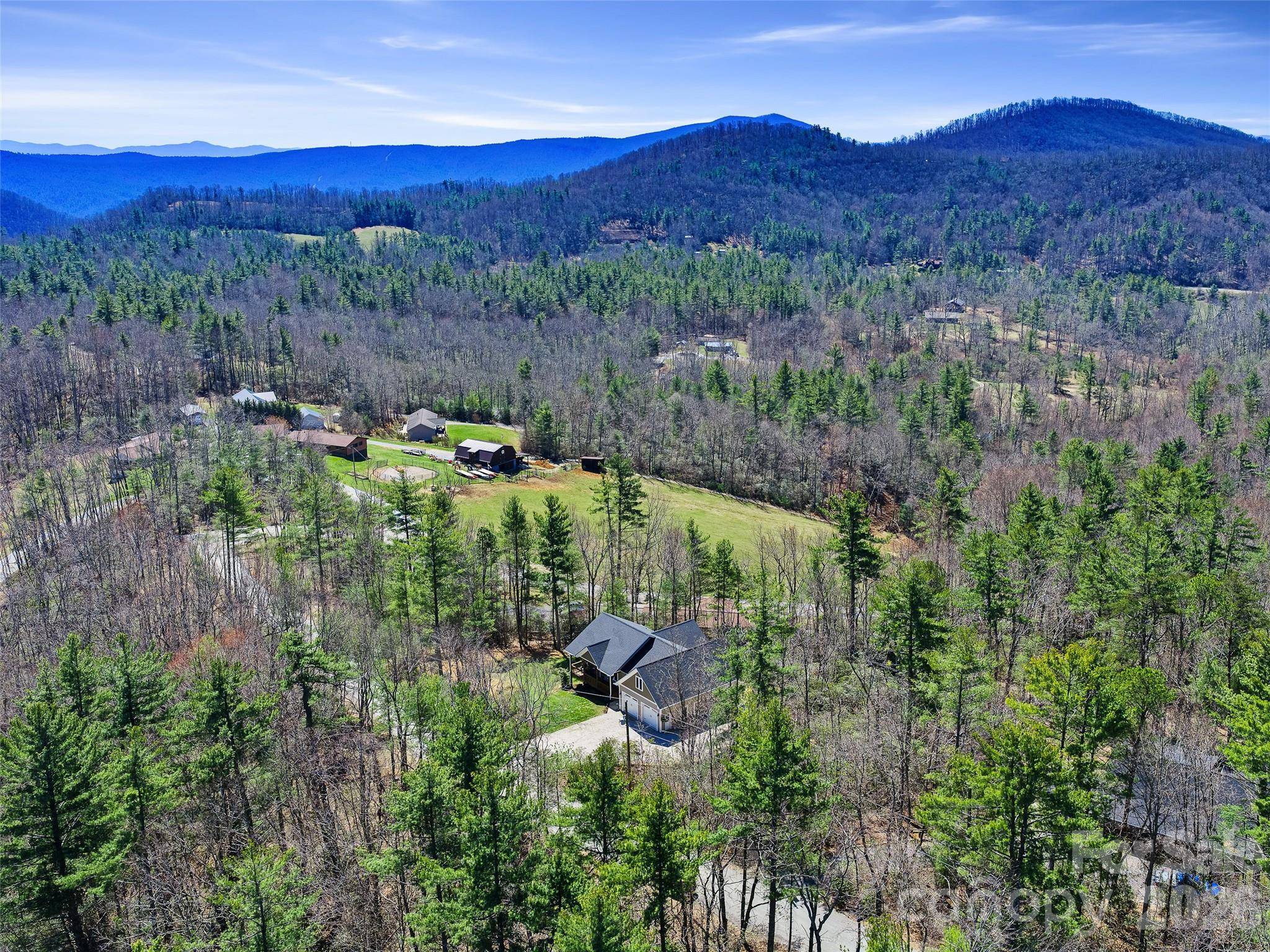 111 Wipprecht DR, Spruce Pine, NC 28777