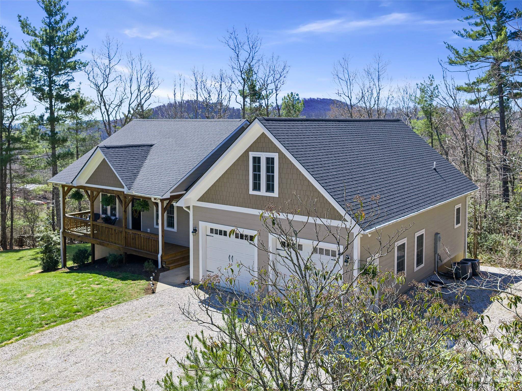 111 Wipprecht DR, Spruce Pine, NC 28777