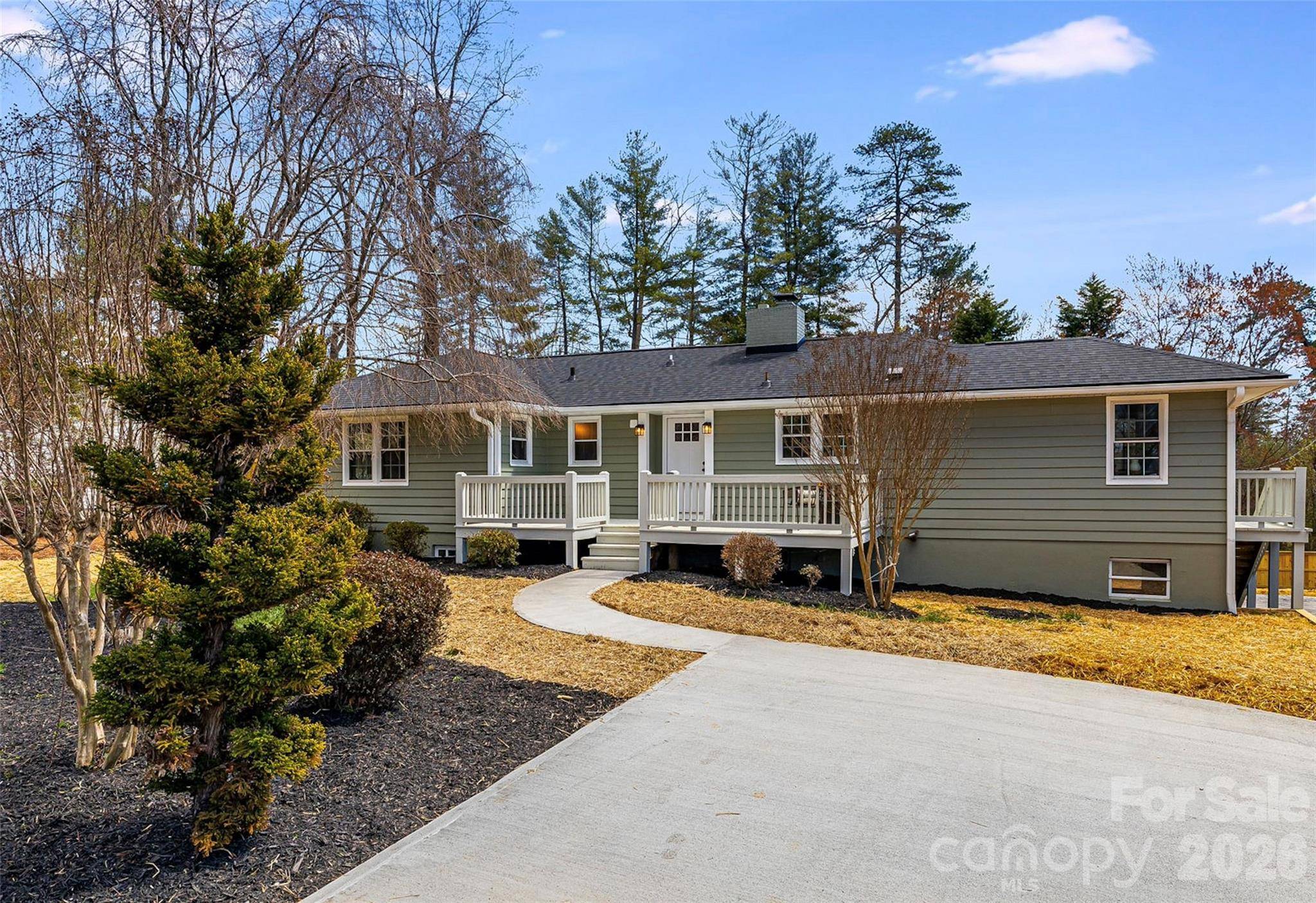 107 Balsam RD, Hendersonville, NC 28792