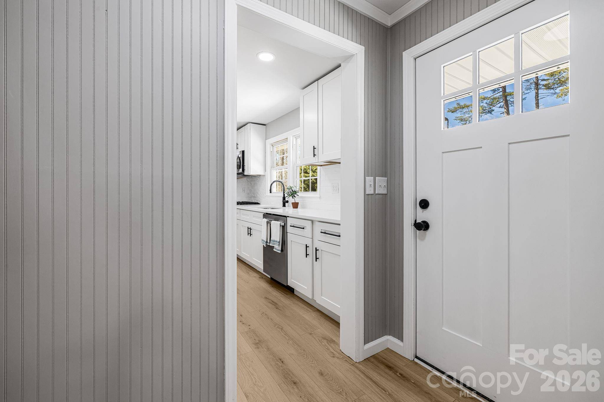 107 Balsam RD, Hendersonville, NC 28792