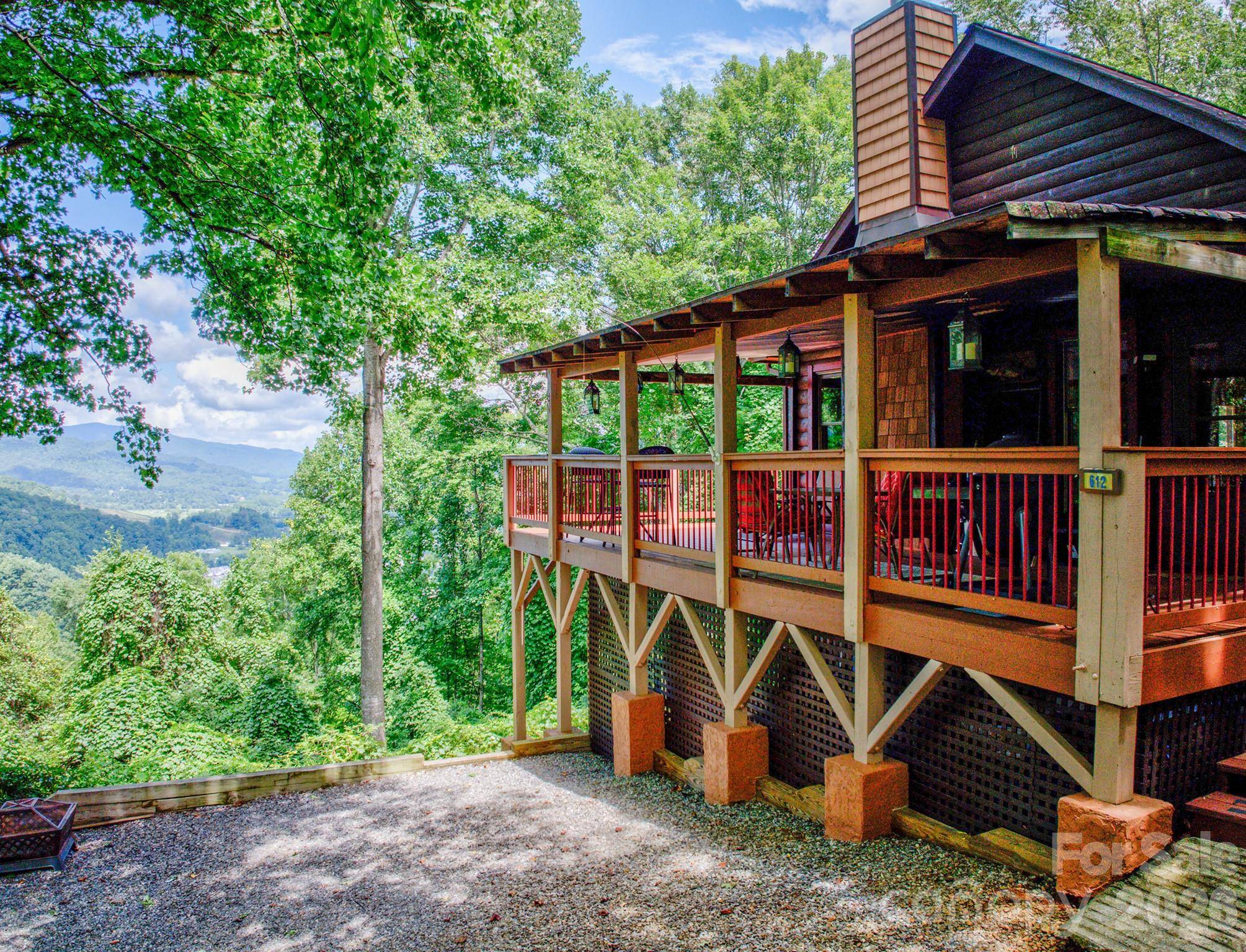 612 Whispering Winds RD, Waynesville, NC 28785