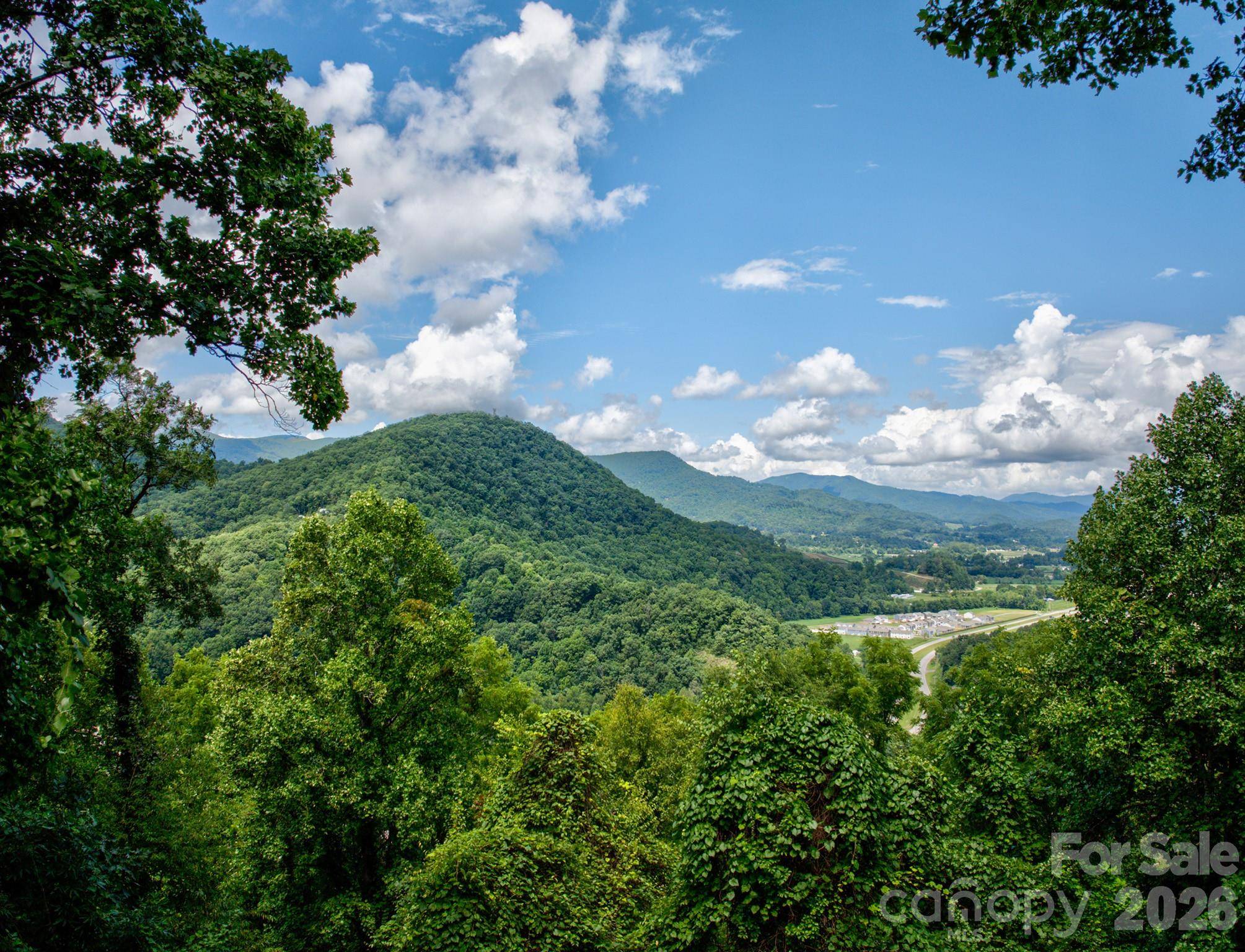 612 Whispering Winds RD, Waynesville, NC 28785