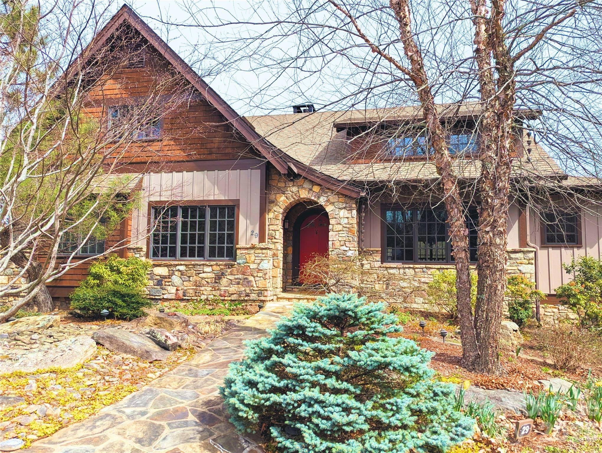 29 Crockett Ridge RD, Black Mountain, NC 28711
