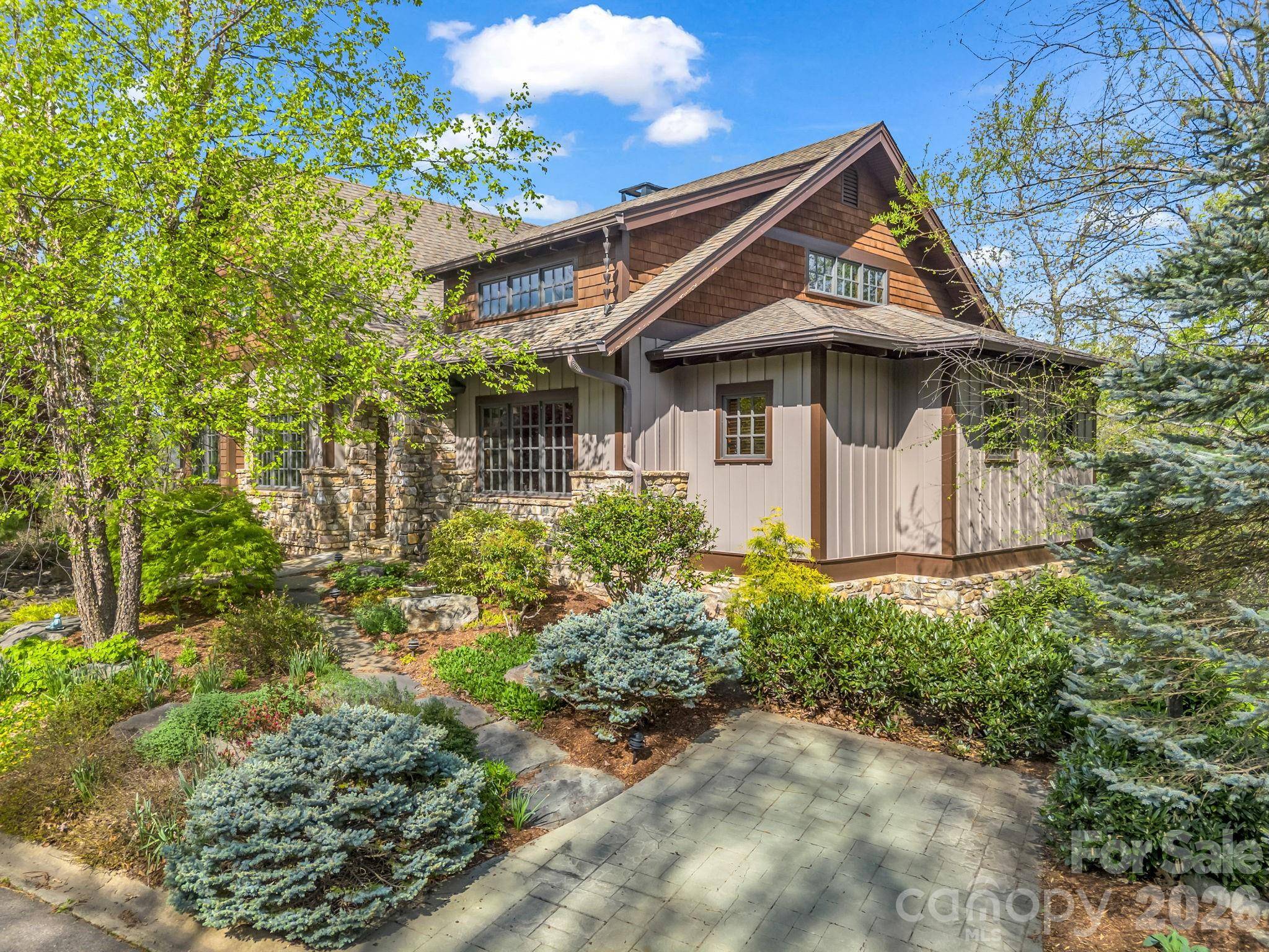 29 Crockett Ridge RD, Black Mountain, NC 28711