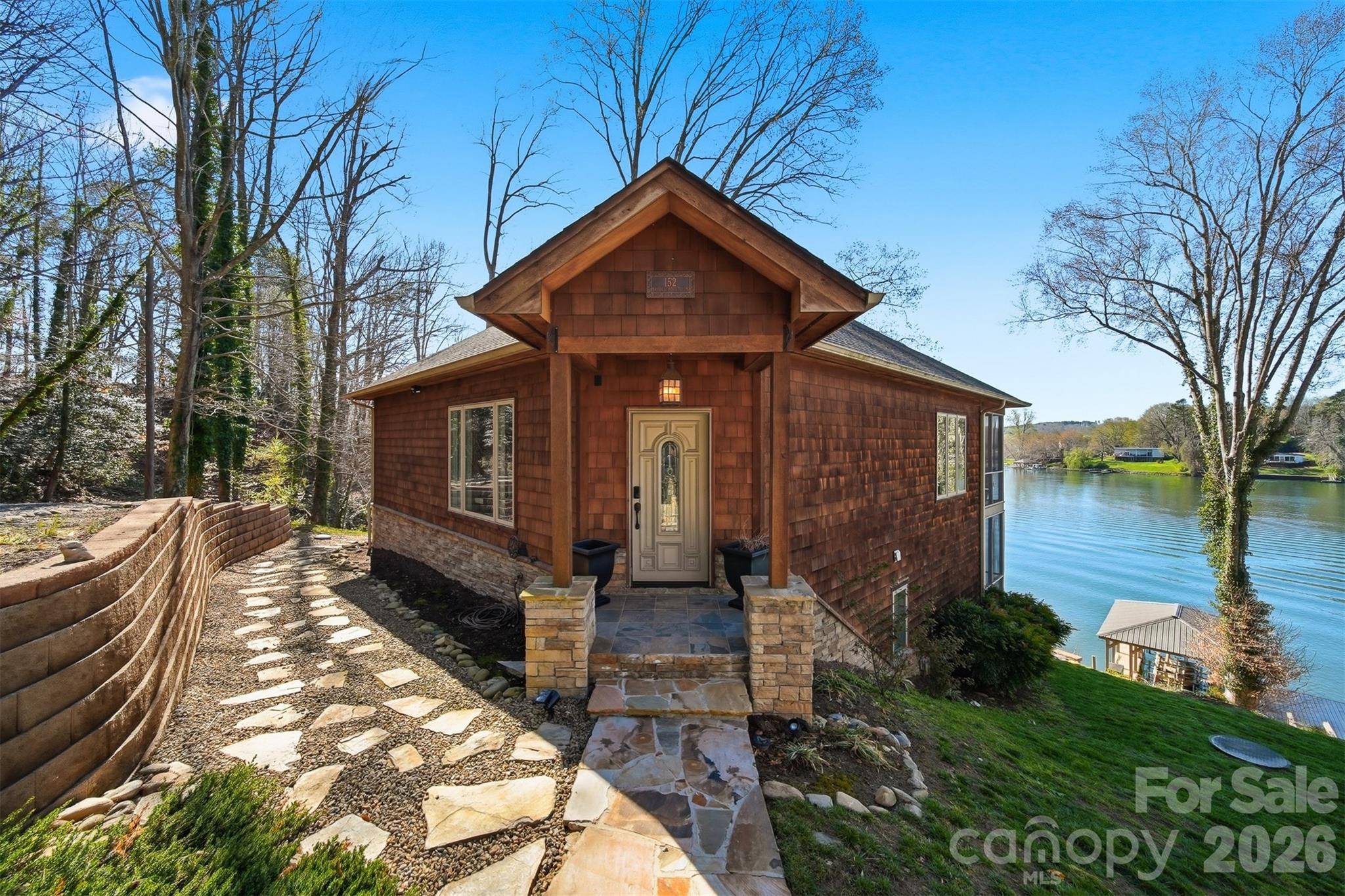 152 Bridge Pointe LN, Hickory, NC 28601