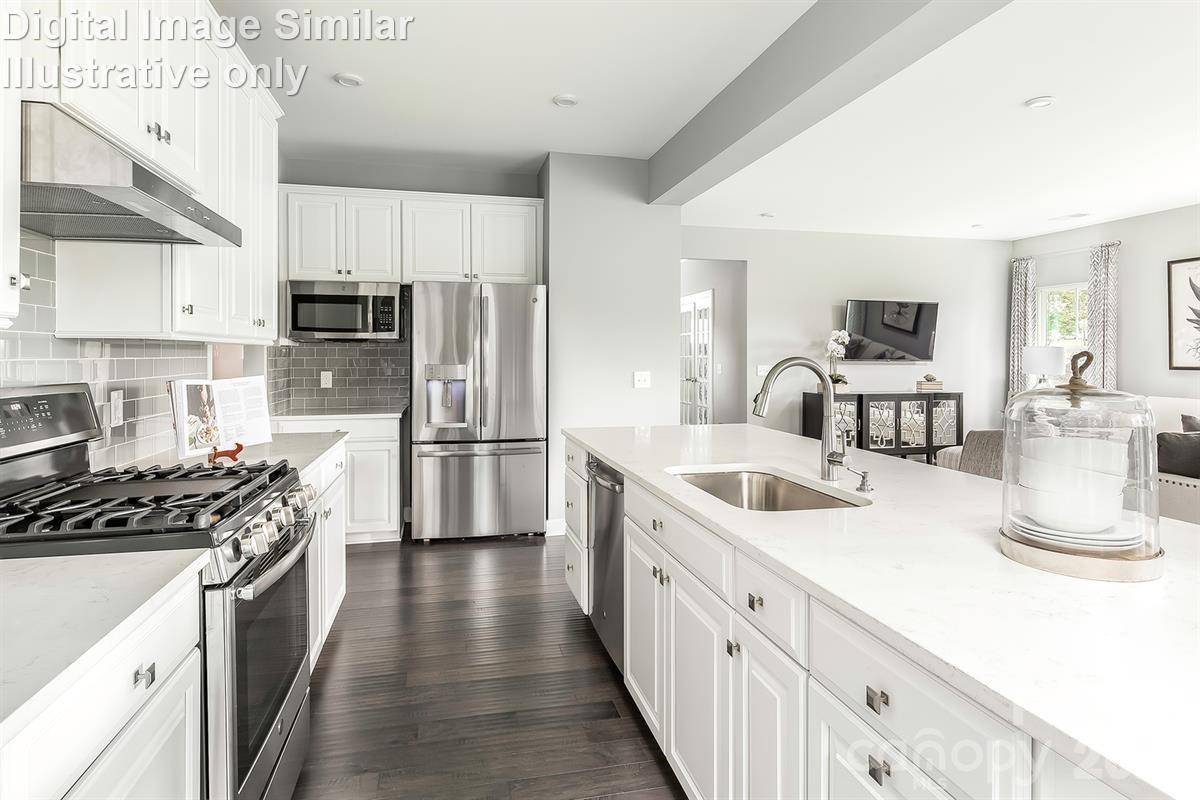 2055 Fernway DR, Charlotte, NC 28216
