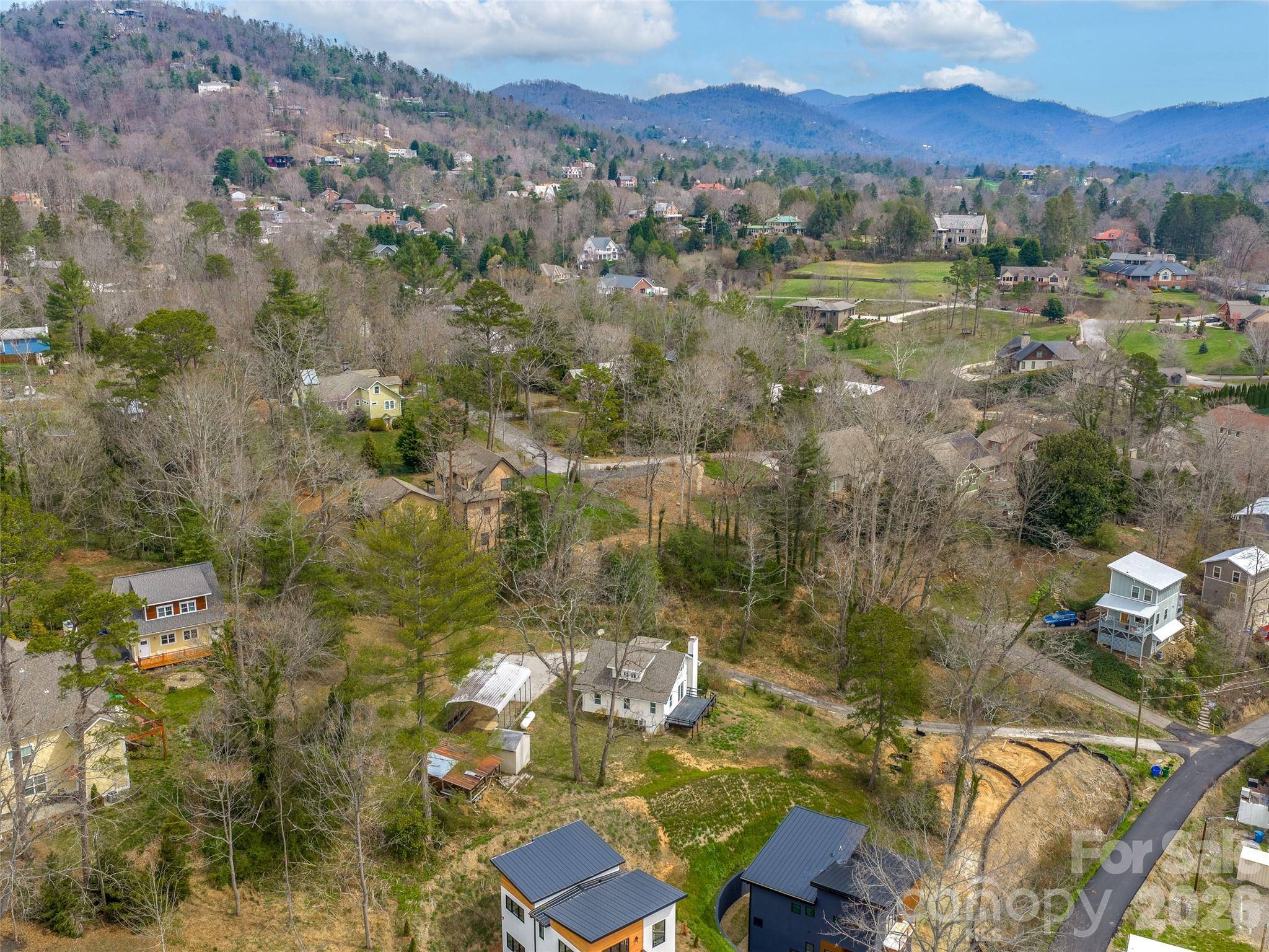 9 Woodbine RD, Asheville, NC 28804