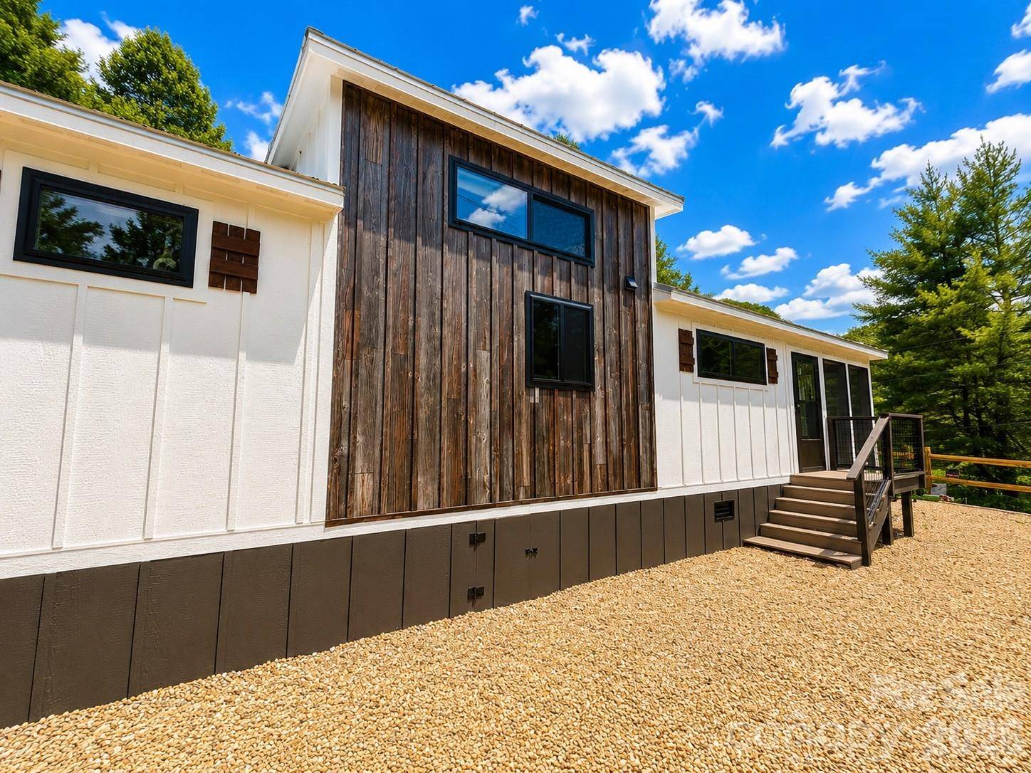 122 Mountain Breeze RDG, Scaly Mountain, NC 28775