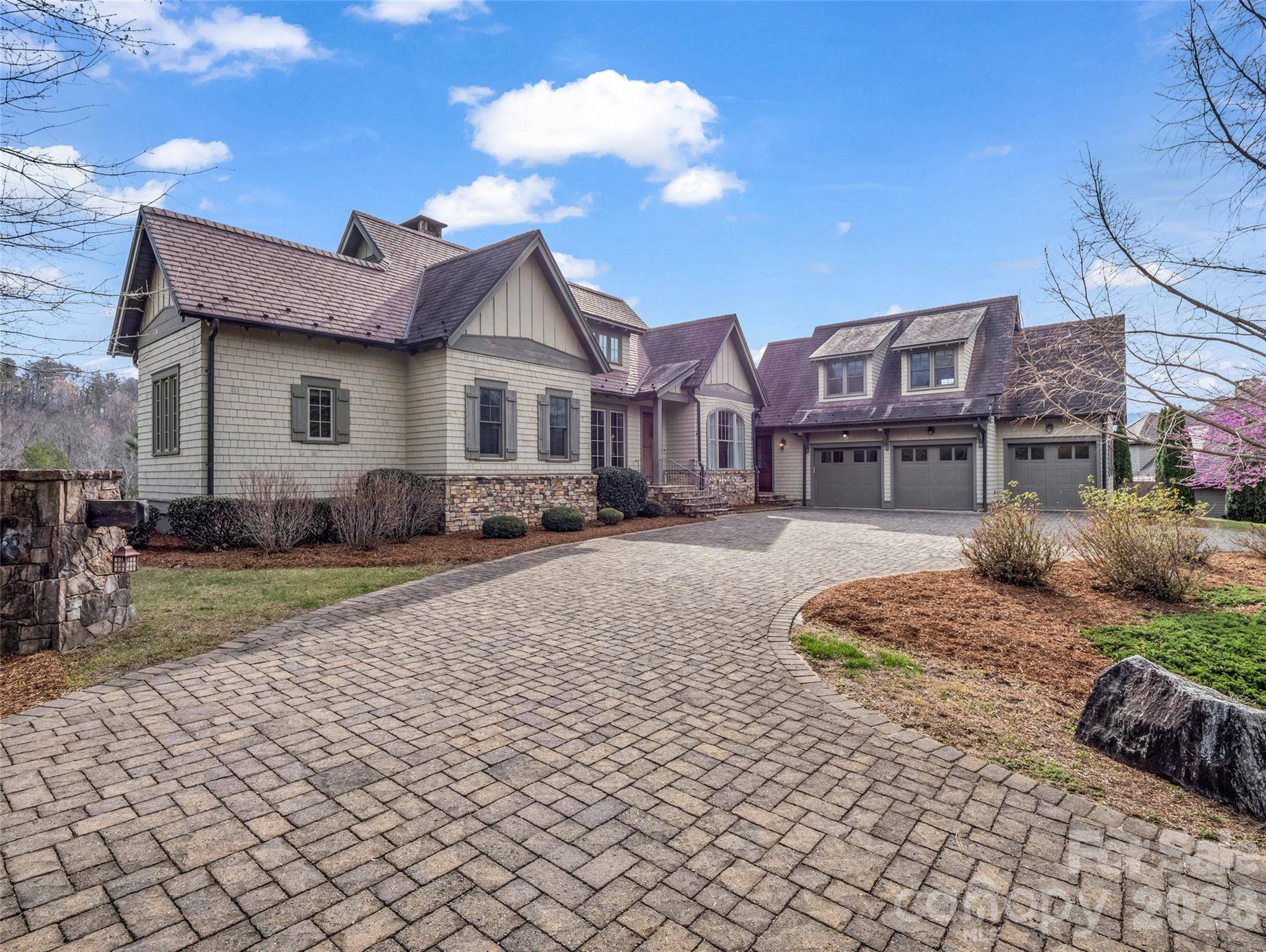565 Chestertown DR, Mill Spring, NC 28756