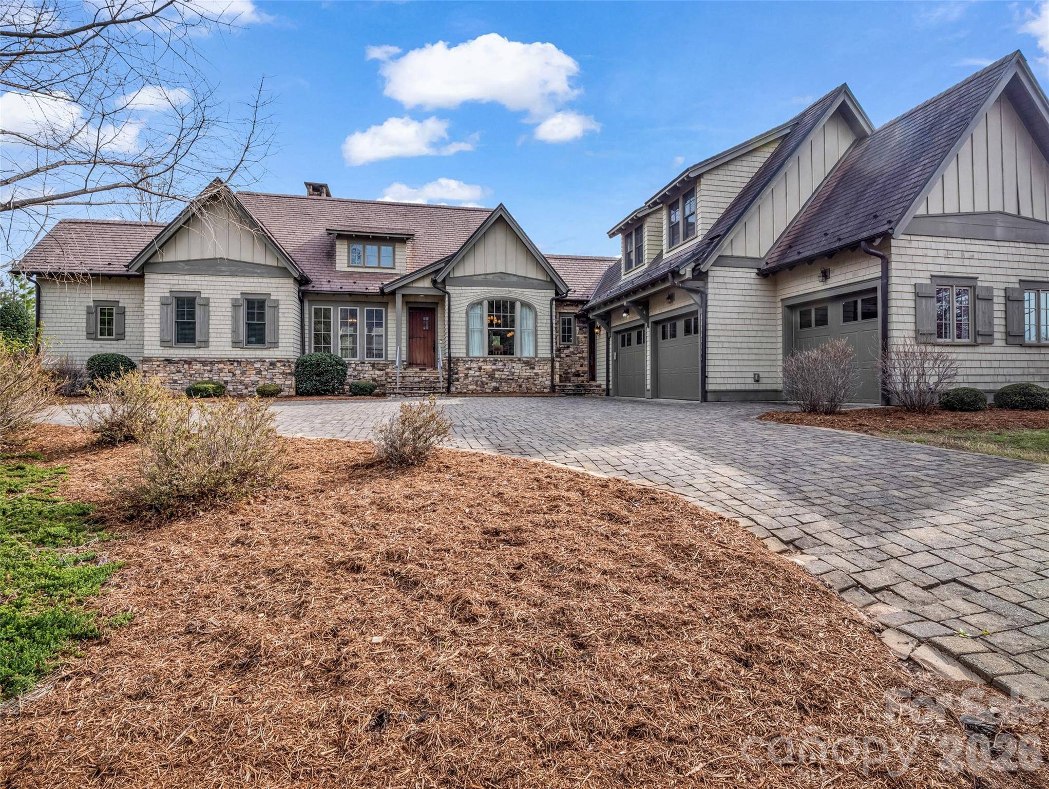 565 Chestertown DR, Mill Spring, NC 28756