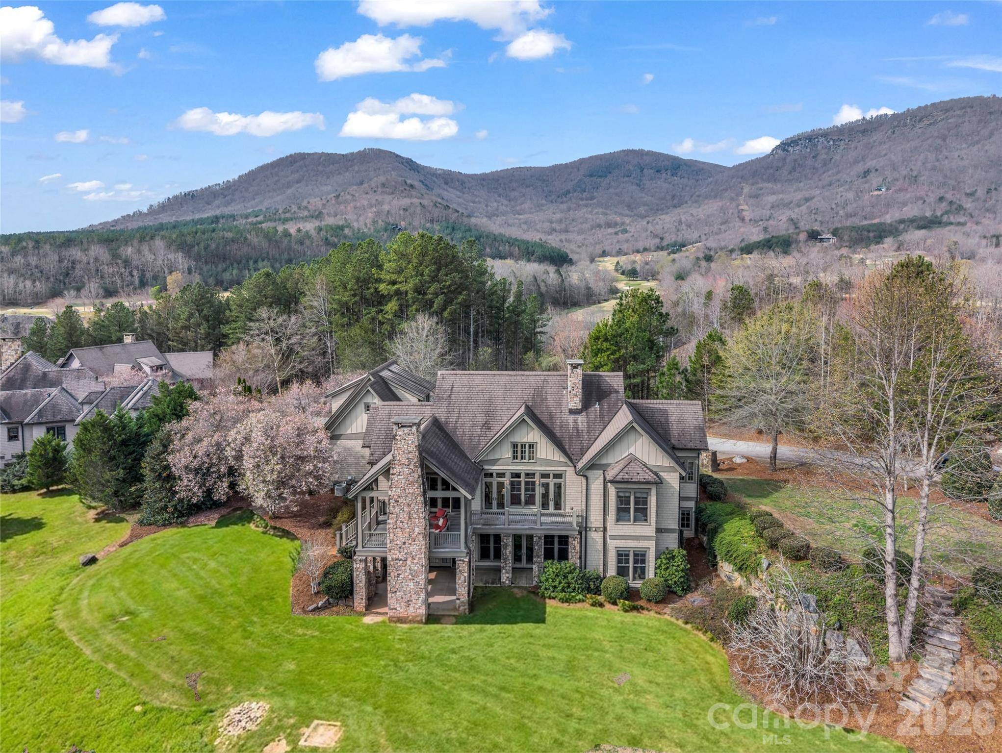 565 Chestertown DR, Mill Spring, NC 28756